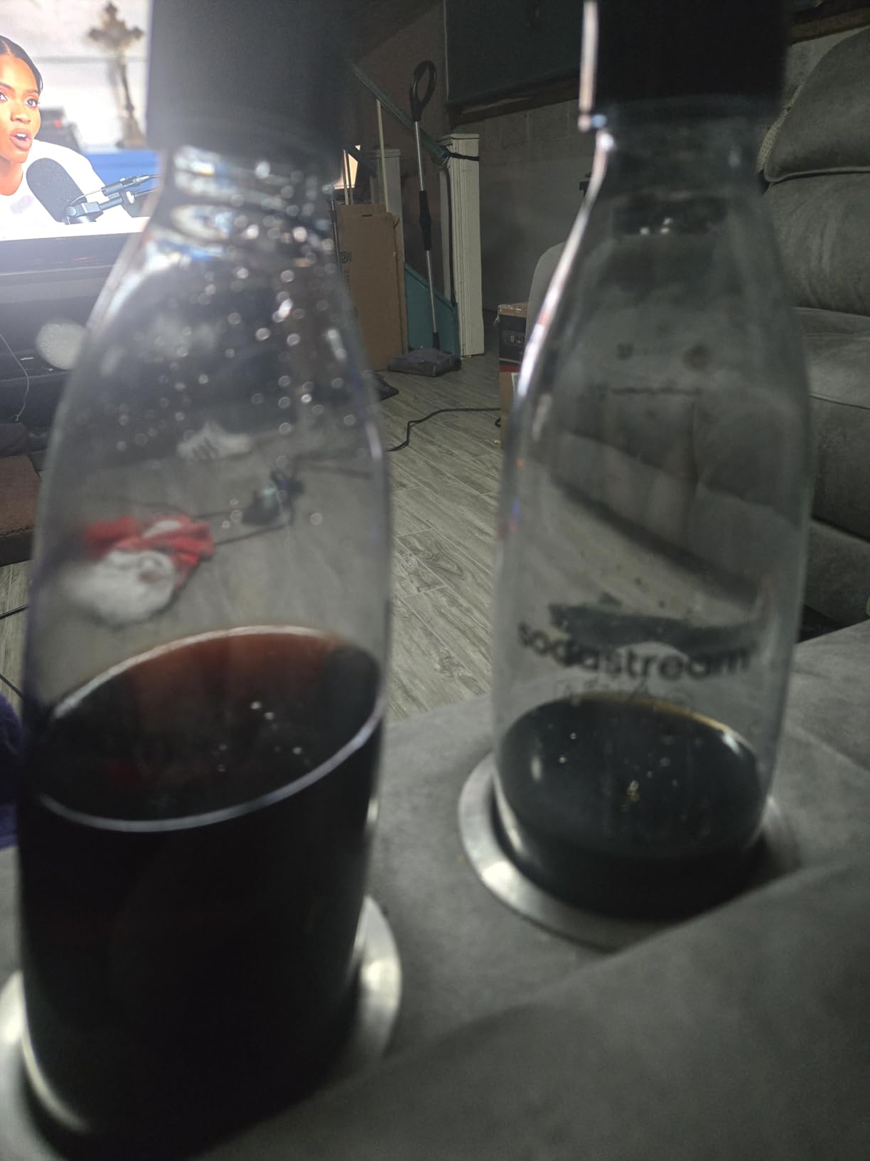 SodaStream - ART Sparkling Water Maker | STARTER KIT | CQC CO2 system | Includes 1x CO2 Cylinder, 1x32 & 1x16 Fl Oz Dishwasher Safe Bottles | Combine with Pepsi Flavors | Black customer photo 1