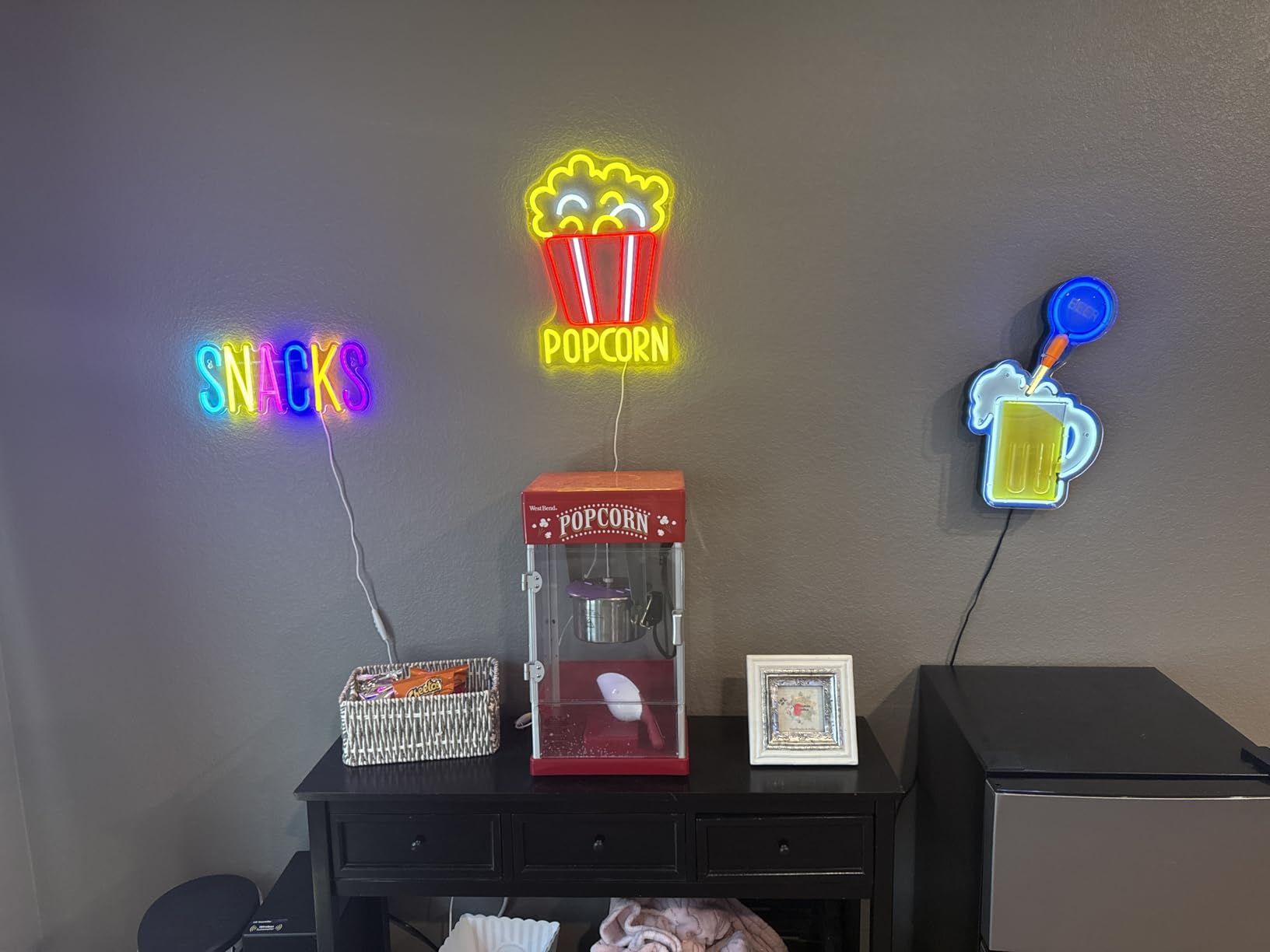 Cocktails Neon Sign Cocktail Glass LED Neon Signs Art Wall Lights for Beer Bar Decor Dimmable USB Powered Martini LED Neon Light for Party, Cocktails Bar, Pub, Night Club, Man Cave Decoration customer photo 1