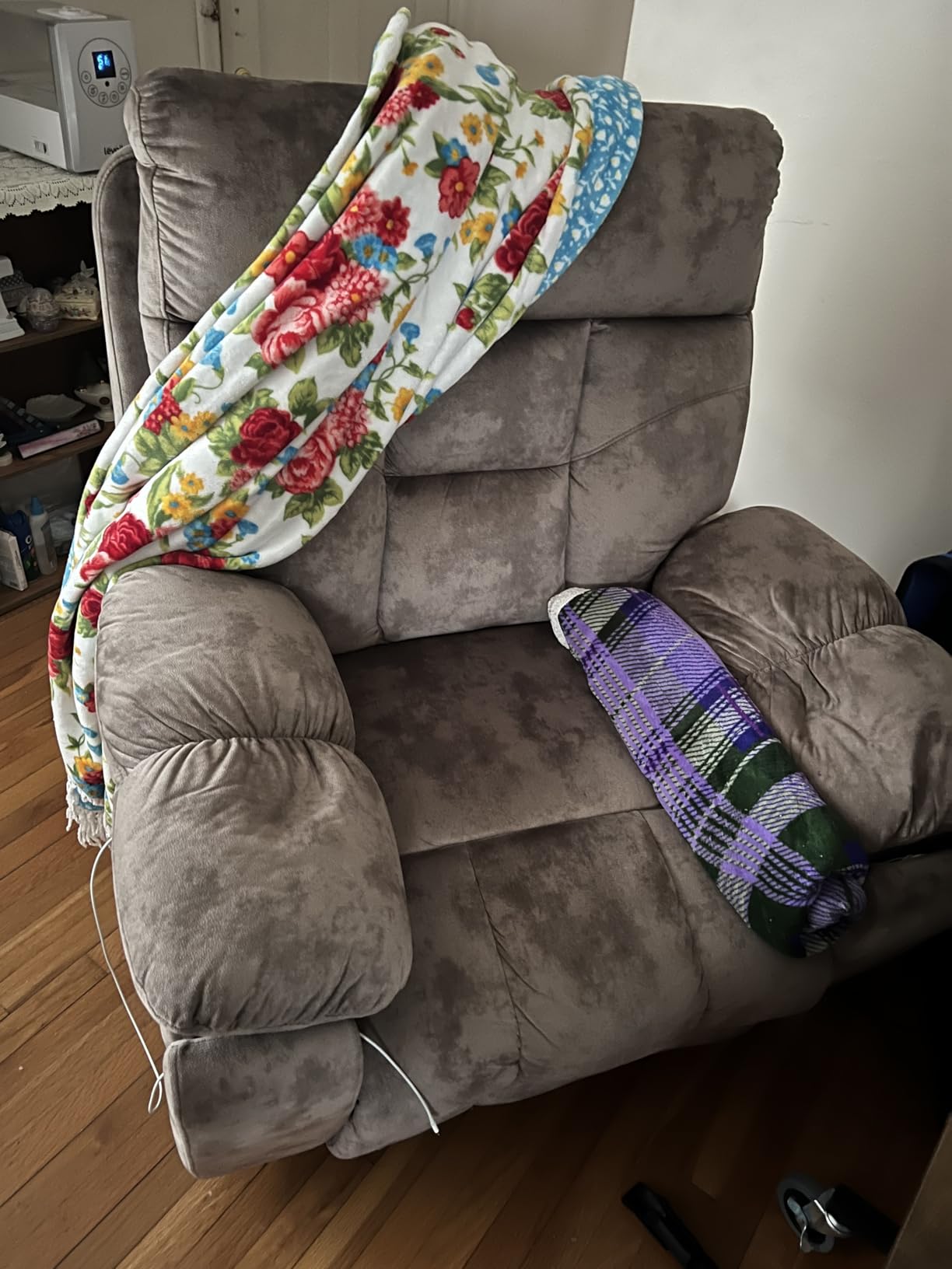 CANMOV Large Power Lift Recliner Chair with Massage and Heat for Elderly Big and Tall People, Overstuffed Wide Recliners with 2 Cup Holders, Side Pocket and USB Port, Camel customer photo 2