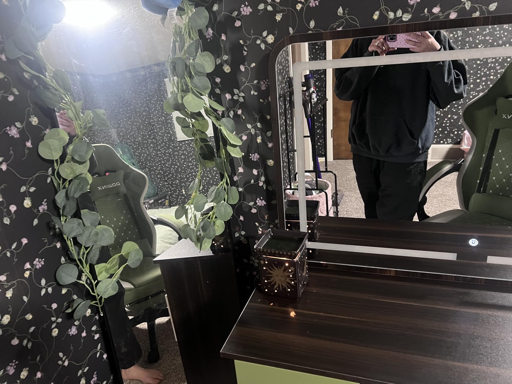 Dowinx Gaming Chair Breathable Fabric Game Chair with Gel Pad and Storage Bag, Comfortable Gamer Chair with Pocket Spring Cushion, Ergonomic Computer Chair with Footrest, Green customer photo 1