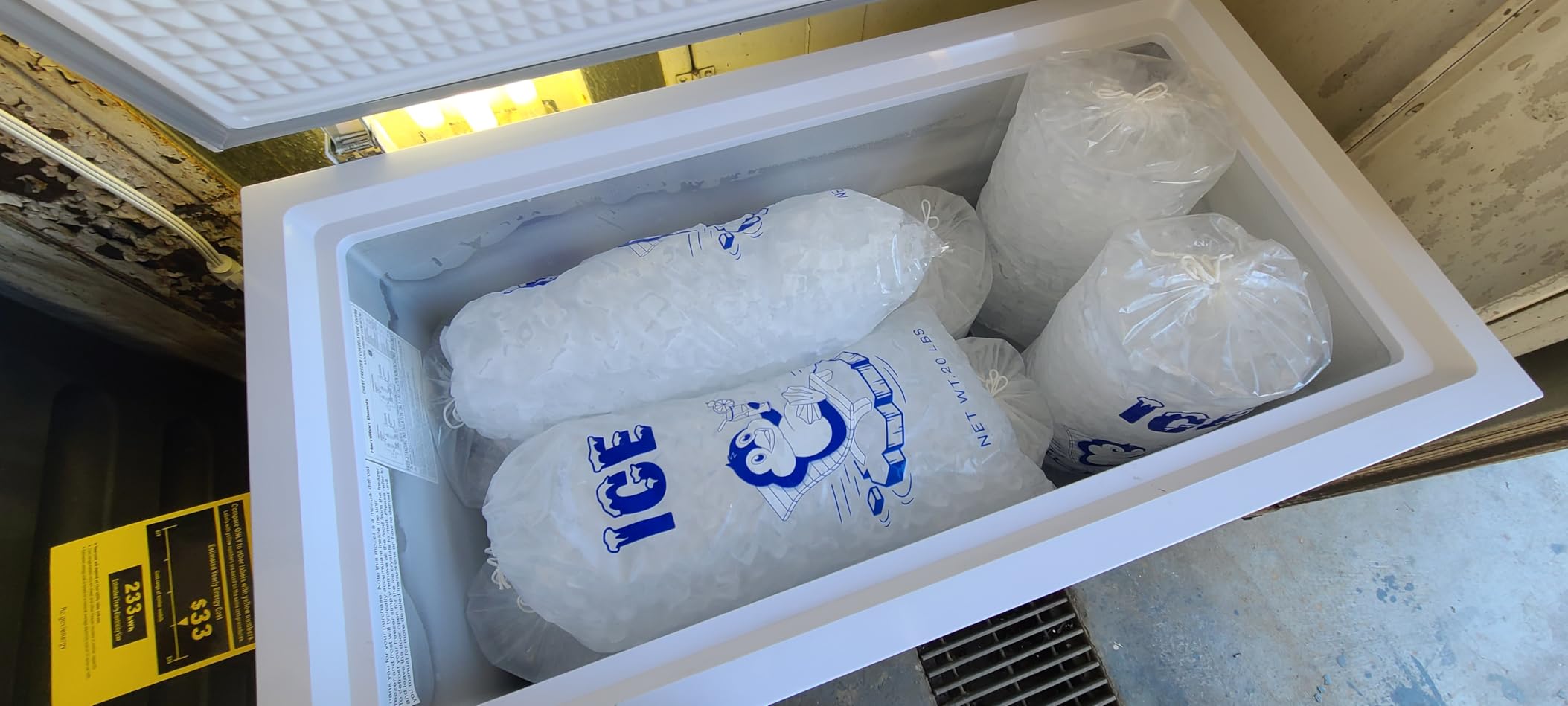 Hamilton Beach 17 cu ft Chest Deep Freezer - White, GARAGE READY Food for Large Family, Storage Basket, Space-Saving Flat Back, Stay-Open Lid, Front-Access Drain, for Basement, Laundry Room, Cottage customer photo 1