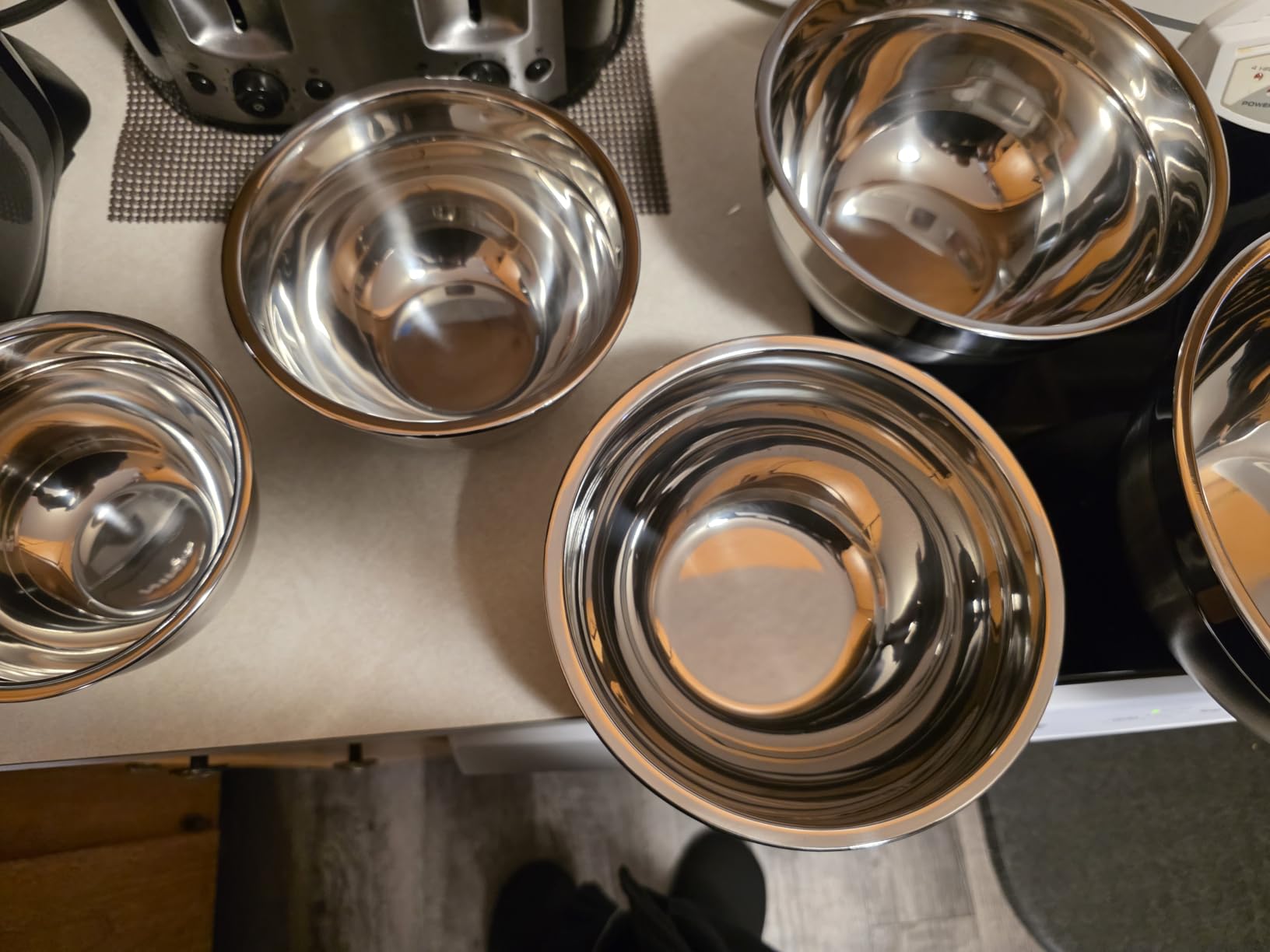 Umite Chef Mixing Bowls with Airtight Lids, 26Pcs Stainless Steel Bowls Set, 3 Grater Attachments & Black Non-Slip Bottoms Size 7, 4, 2.5, 2.0,1.5, 1QT, Great for Mixing & Serving customer photo 2