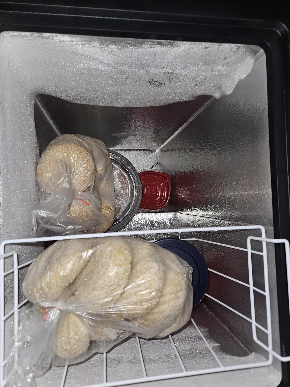 Igloo 5.0 Cu Ft. Upright Deep Freezer Chest- Deep Freezer with Quick Freezing System & Adjustable Thermostat- Low Noise Freezer with Removable Basket & LED Lights for Homes, Garages & Basements- Black customer photo 1