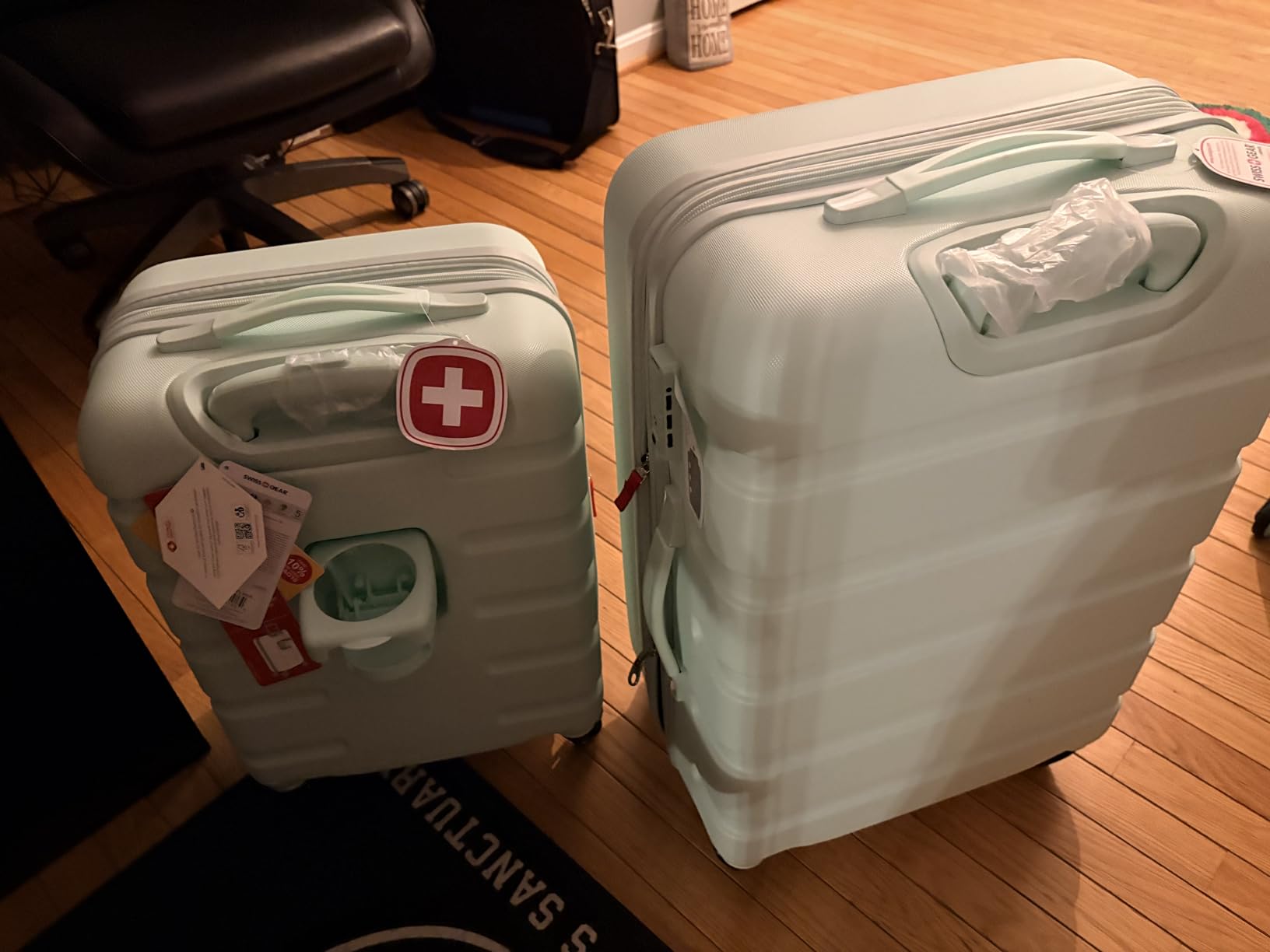 7366 Signature Hardside Expandable Luggage with Spinner Wheels, TSA Lock, Cup-Holder, Clearly Aqua, 3-Piece Set (19/23/27) customer photo 2