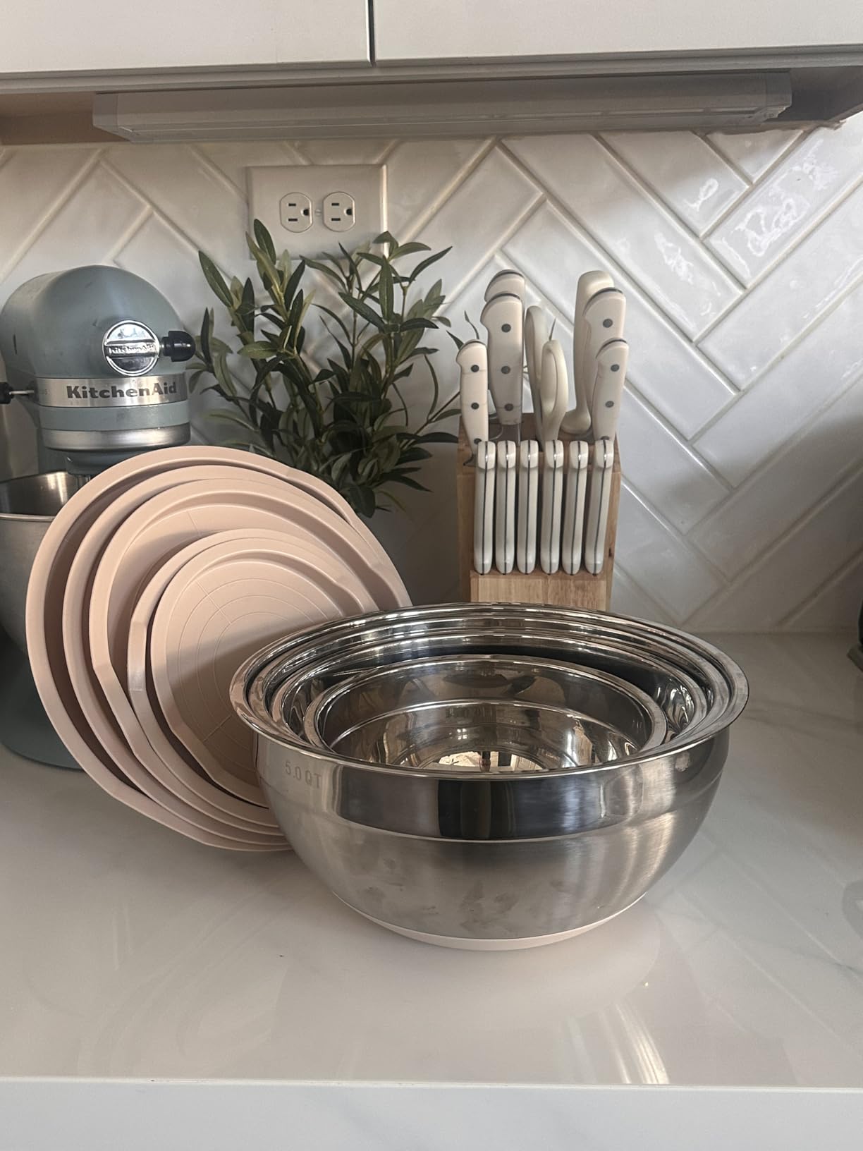 Umite Chef Mixing Bowls with Airtight Lids Set, 8PCS Stainless Steel Khaki Nesting Bowls with Grater Attachments, Kitchen Bowls with Non-Slip Bottoms customer photo 1