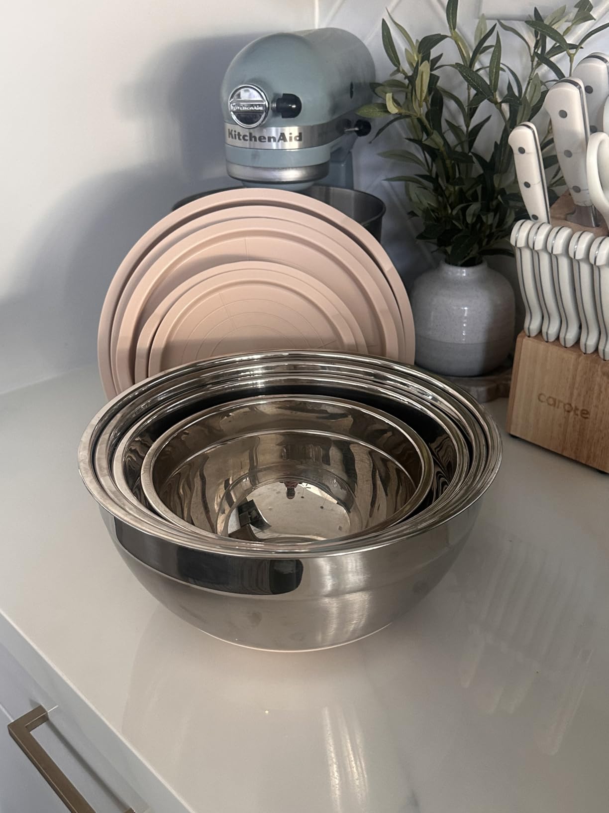 Umite Chef Mixing Bowls with Airtight Lids Set, 8PCS Stainless Steel Khaki Nesting Bowls with Grater Attachments, Kitchen Bowls with Non-Slip Bottoms customer photo 2