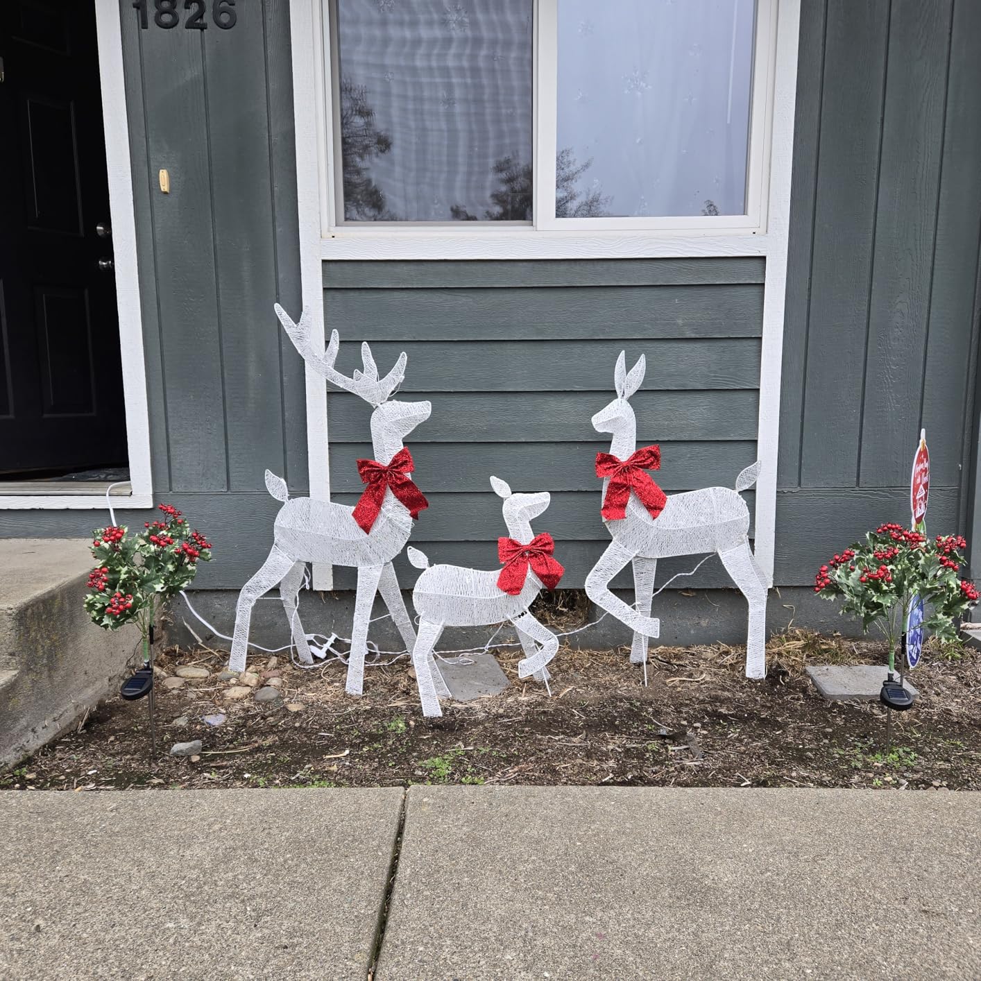Best Choice Products 4ft 3-Piece 2D Lighted Christmas Deer Family Set, Large Outdoor Yard Reindeer Holiday Decoration with 175 LED Lights, Stakes, Zip Ties - Gold customer photo 1