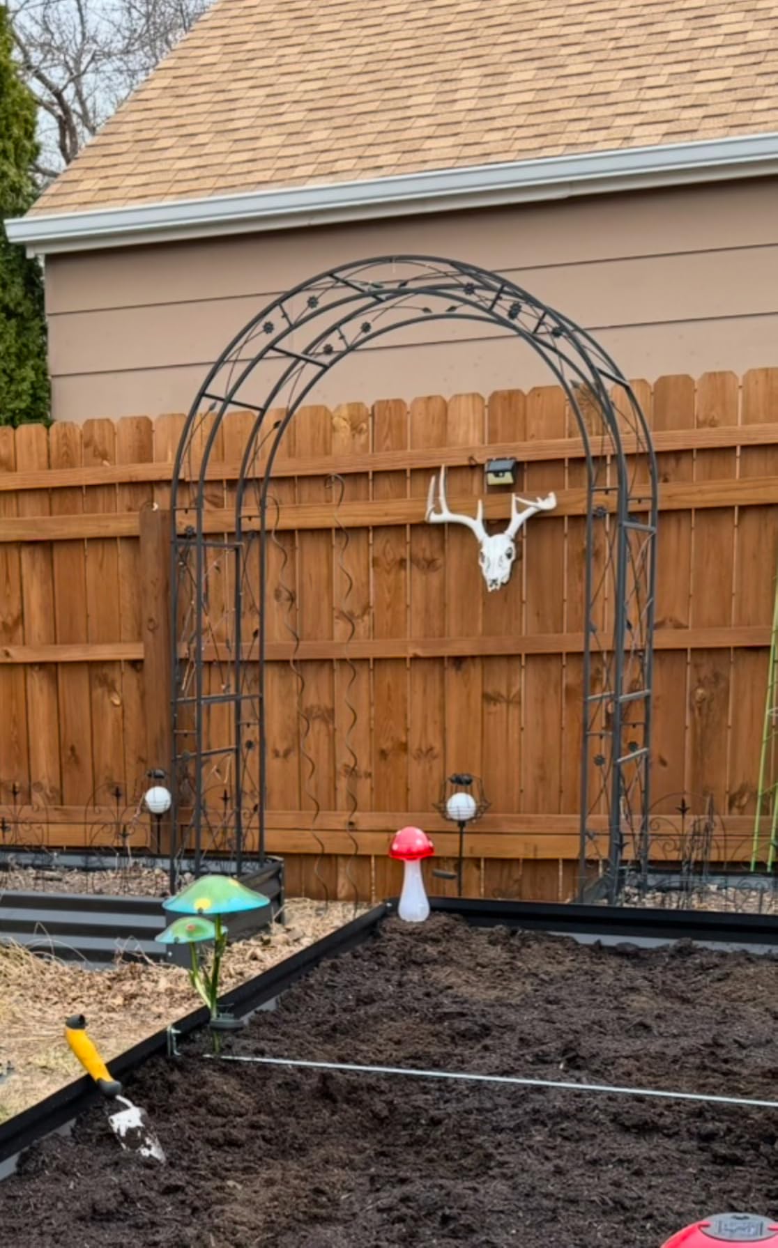 VINGLI Garden Arbor, Arch for Wedding Ceremony Party, Christmas Garden Decor Steel Garden Trellis for Plant Climbing, Pergola for Garden, Backyard, Lawn (Black-59x84) customer photo 2