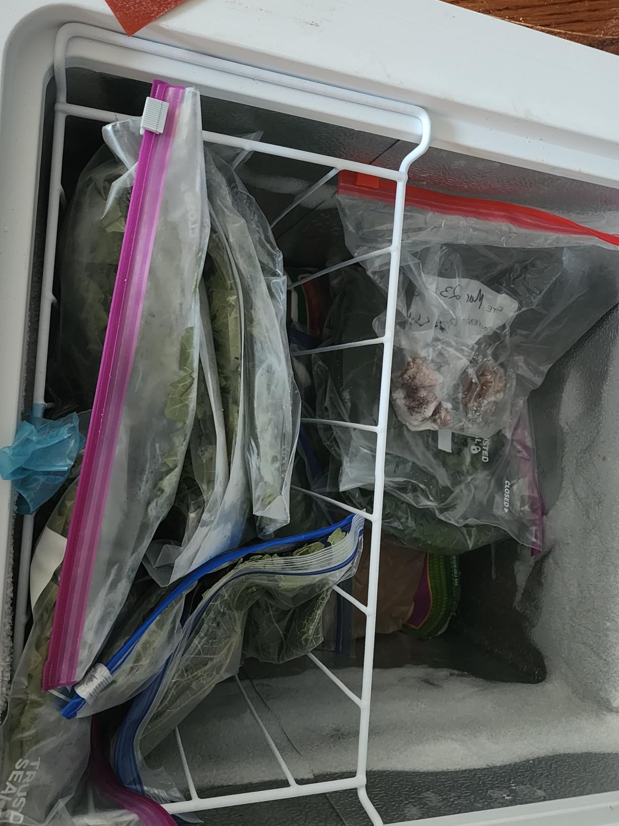 Midea MERC04C4BAWW Chest Freezer, 3.5 Cubic Feet Freezer With Removable Basket, Interior LED Light, Adjustable Temperature, For Kitchen Apartment Office, White customer photo 2