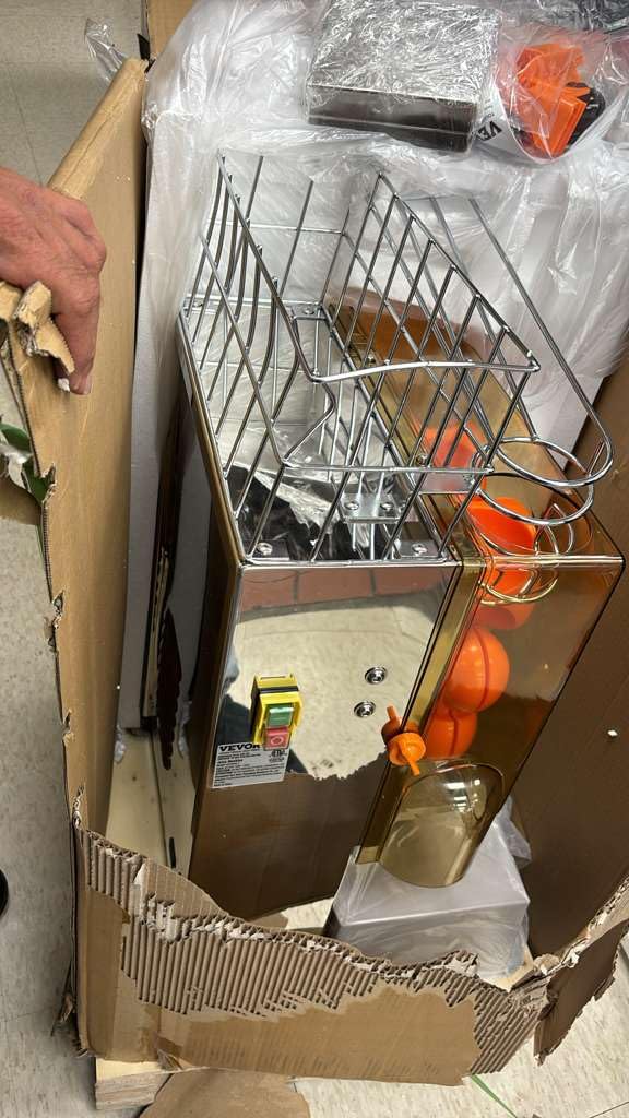 VEVOR Commercial Orange Juicer Machine, 120W Automatic Juice Extractor, Stainless Steel Orange Squeezer for 20 Oranges Per Minute, with Pull-Out Filter Box, PC Cover, 2 Peel Collecting Buckets customer photo 2