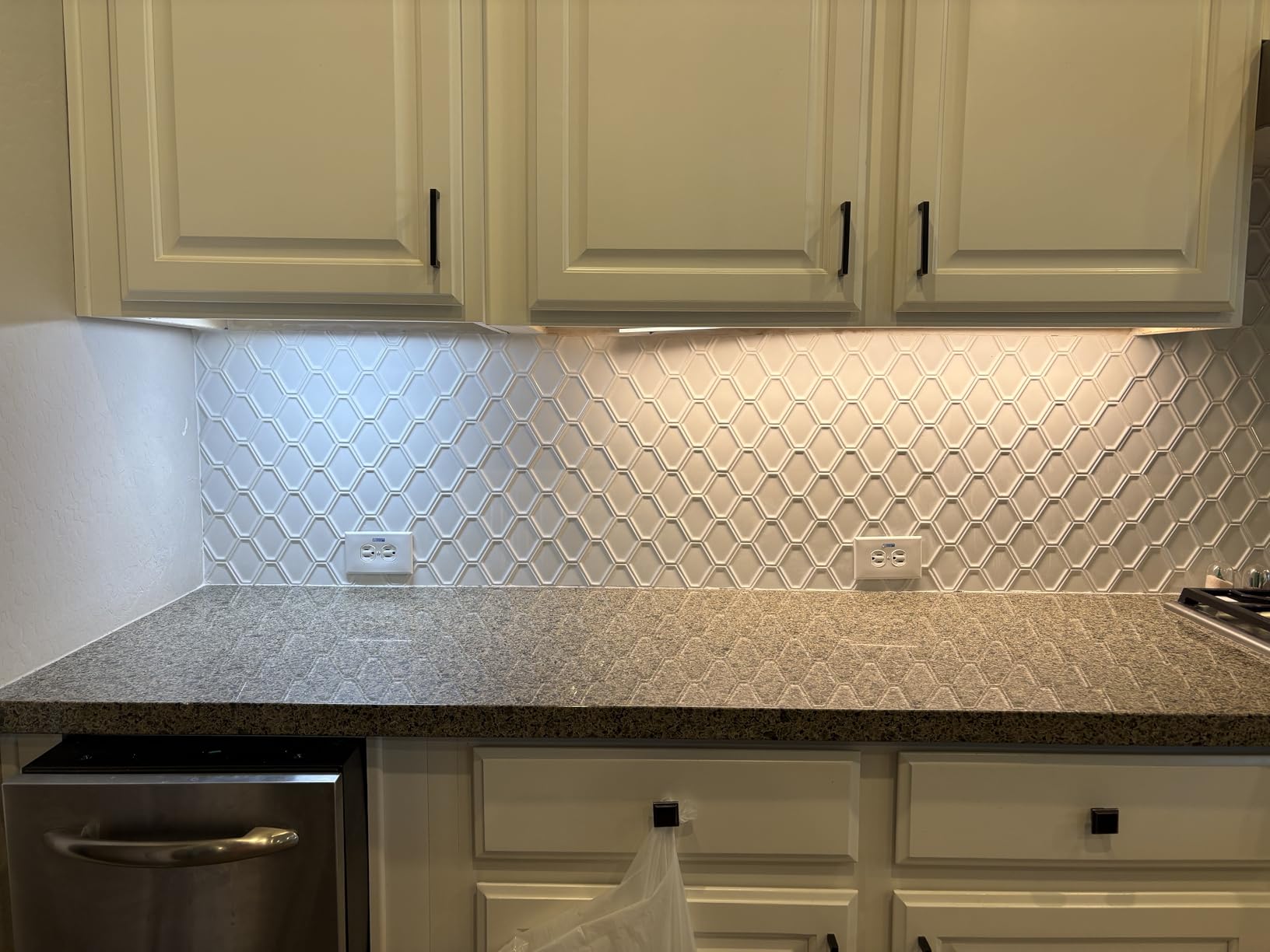 Ansen Hardwired Under Cabinet Lighting, 24in 18W LED Light for Kitchen/Closet, 1237lm, CRI>92, R9>90, 3 Color Temperature, Dimmable, 3000K/4000K/5000K(Warm White, Cool White, Daylight) customer photo 2″ class=”wp-image-customer”/></figure>


<h3><span class=