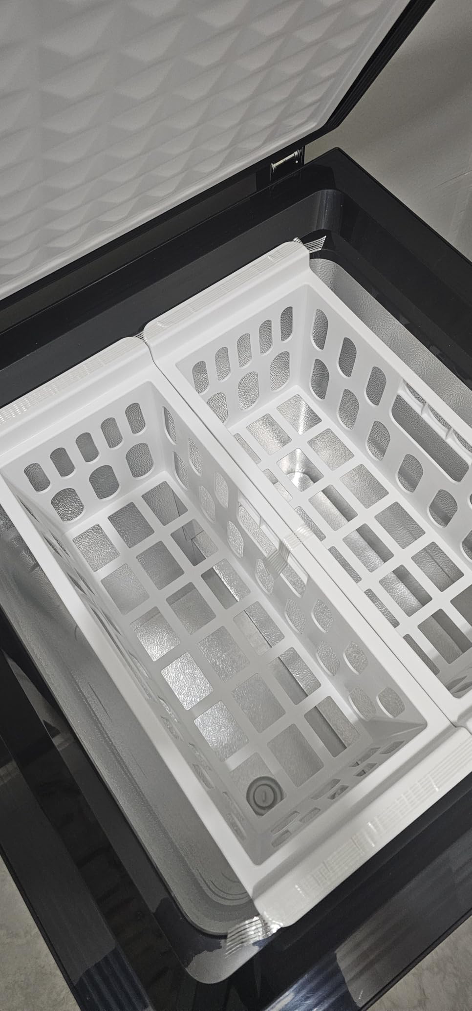 Kismile 3.5 Cubic Feet Chest Freezer with 2 Removable Baskets Free Standing Top Open Door Compact Deep Freezer with Adjustable Temperature for Home/Kitchen/Office/Bar (3.5 Cubic Feet, Black) customer photo 1