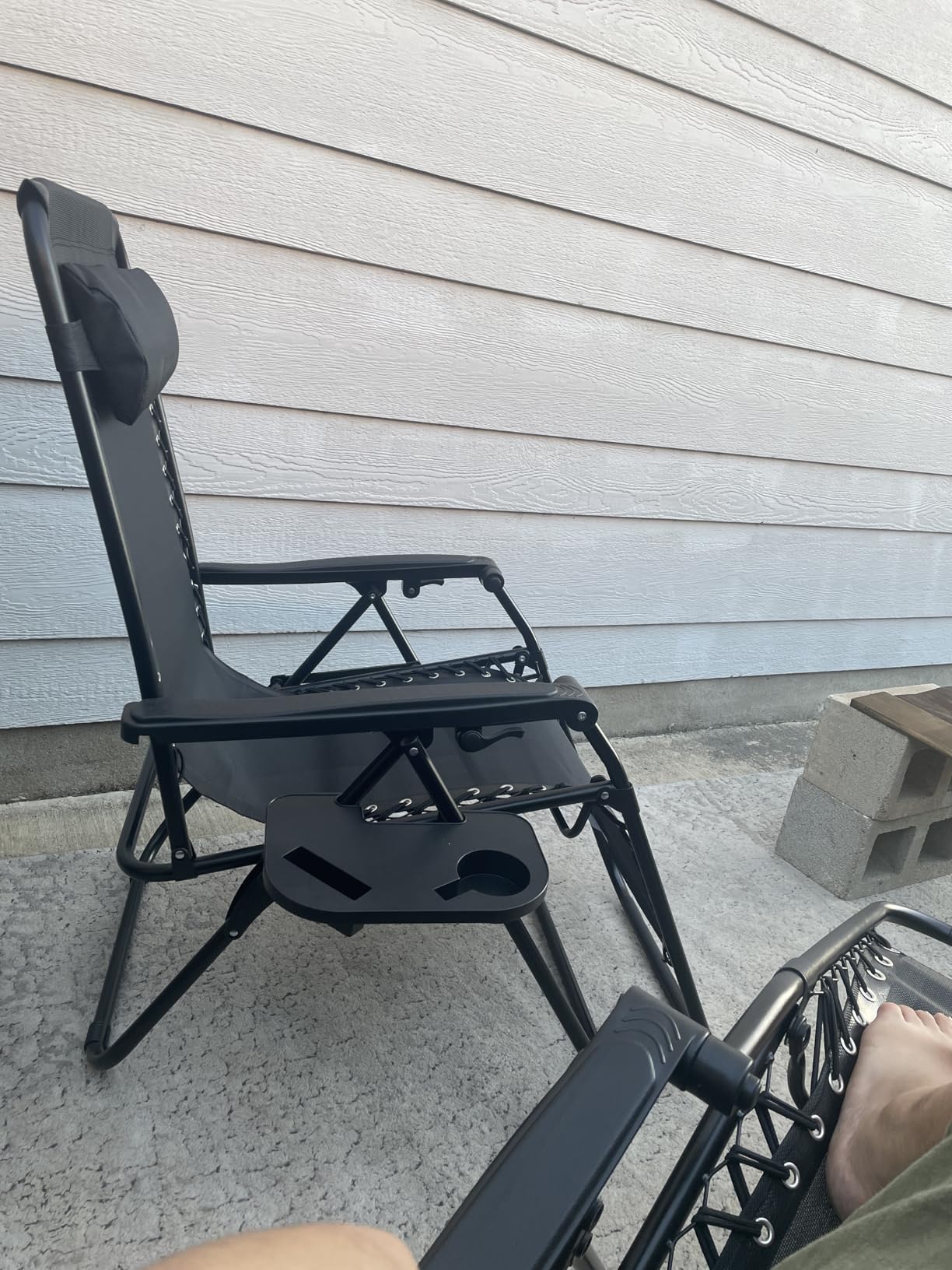 Sweetcrispy Zero Gravity Chairs, Set of 2 Portable Recliner Beach Camping Patio Outdoor Folding Lounge Chair with Cup Holder Trays and Adjustable Pillow for Poolside, Garden, Backyard, Lawn (Black) customer photo 2