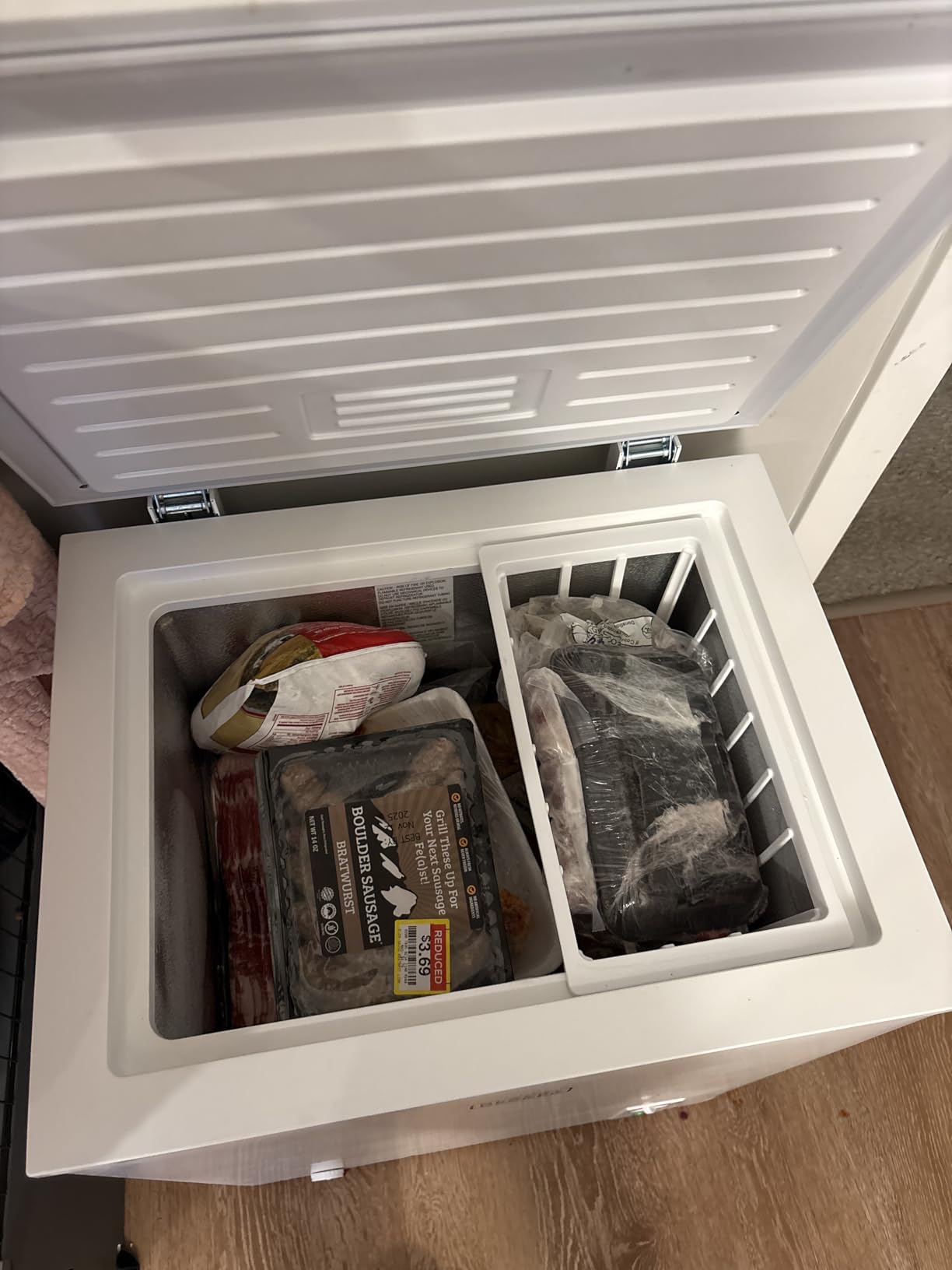 BLACK+DECKER 2.7 Cu. Ft. Compact Chest Freezer, Deep Freezer Holds Up To 94.5 Lbs. of Frozen Food, Removable Storage Basket, BCFK276, White customer photo 1