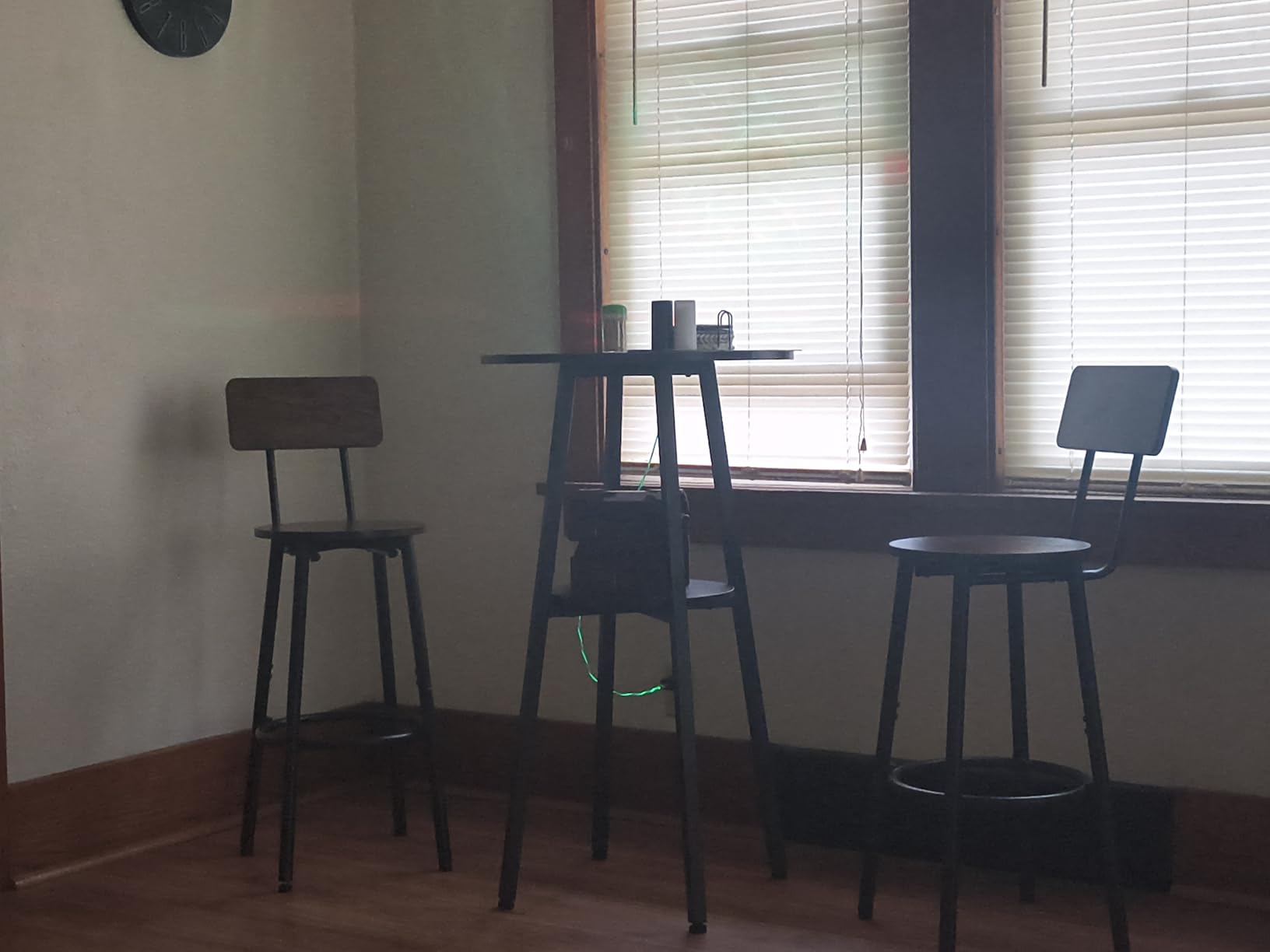 HOOBRO 3 Pieces Round Bar Height Table and Chairs Set, Round Dining Table Set, Pub Table and Chairs for Small Space, 2 Tier Kitchen Table and Bar Stools with Back, Rustic Brown BF35BT01 customer photo 1