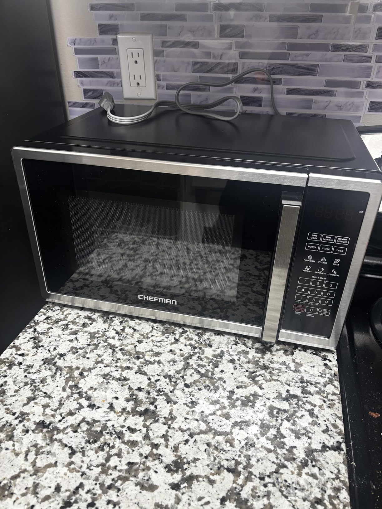 Chefman MicroCrisp Countertop Microwave Oven and Convection Oven, with Integrated Crisper, Guided Touchscreen Interface, 10 Power Levels, Mute Function, and Eco Mode, 1800W and 0.8 Cu. Ft. - Black customer photo 1