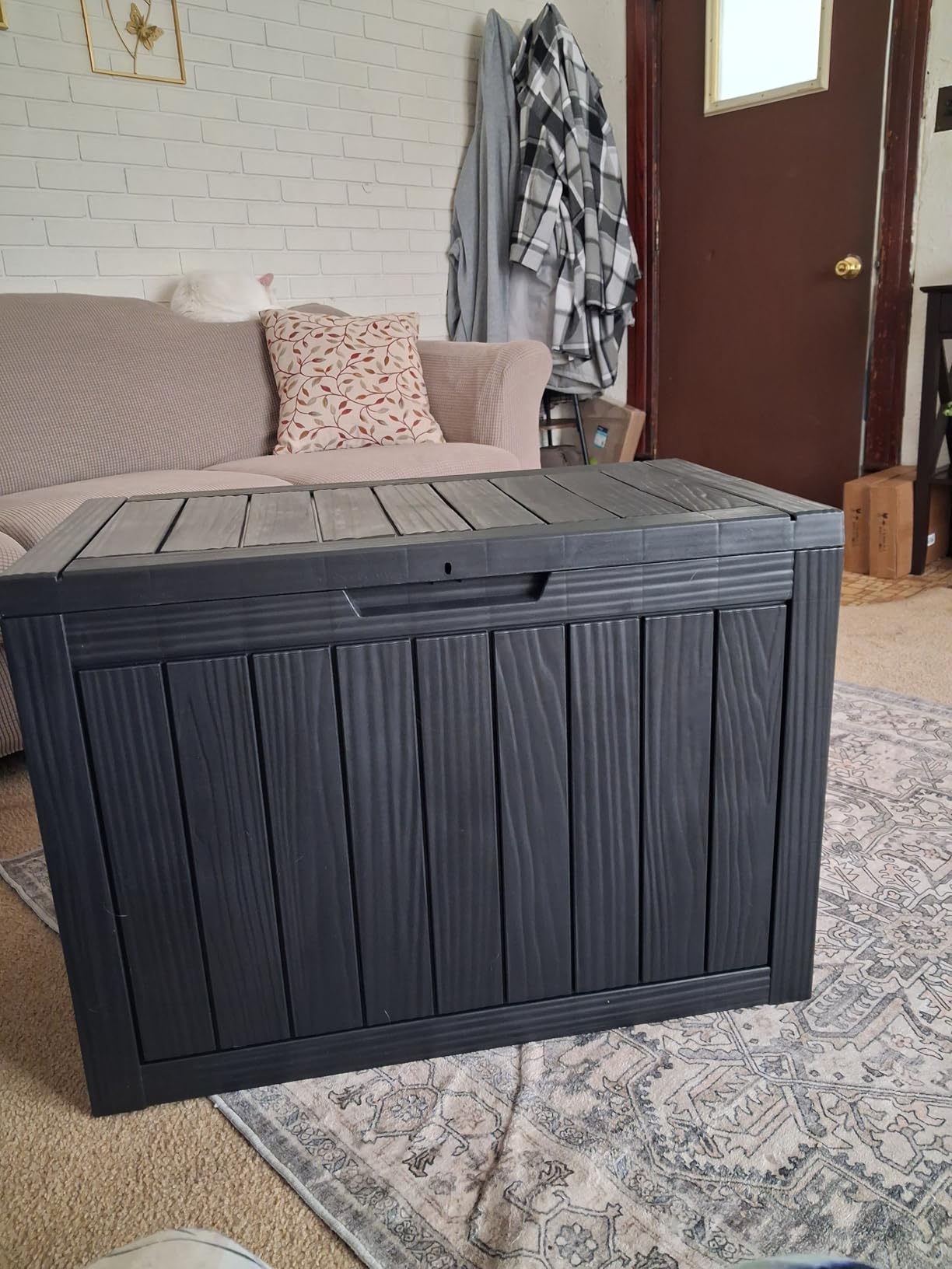 EasyUp 45 Gallon Outdoor Storage Box Waterproof, UV Resistant Deck Box Outdoor, Lockable Resin Deck Boxes for Garden Tools Equipment and Cushions, Black customer photo 1