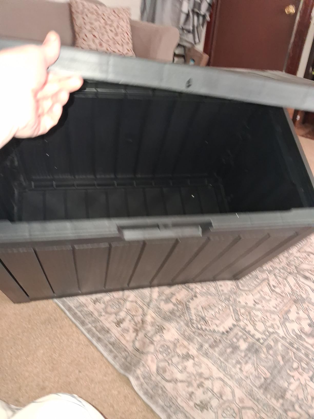EasyUp 45 Gallon Outdoor Storage Box Waterproof, UV Resistant Deck Box Outdoor, Lockable Resin Deck Boxes for Garden Tools Equipment and Cushions, Black customer photo 2