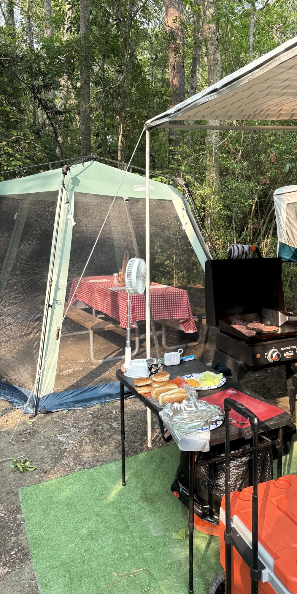 Coleman Skylodge Portable Screenhouse with 1-Minute Setup, Screened Gazebo for Bug-Free Lounging, Outdoor Sun Shade for Picnic, Events, Parties, Camping, & More customer photo 1