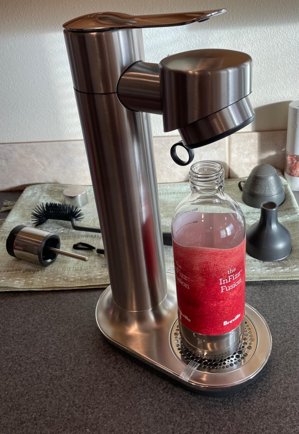 Breville BCA800BSS InFizz Fusion Sparkling Water and Beverage Carbonator, CO2 Cylinder Not Included, Brushed Stainless Steel customer photo 1