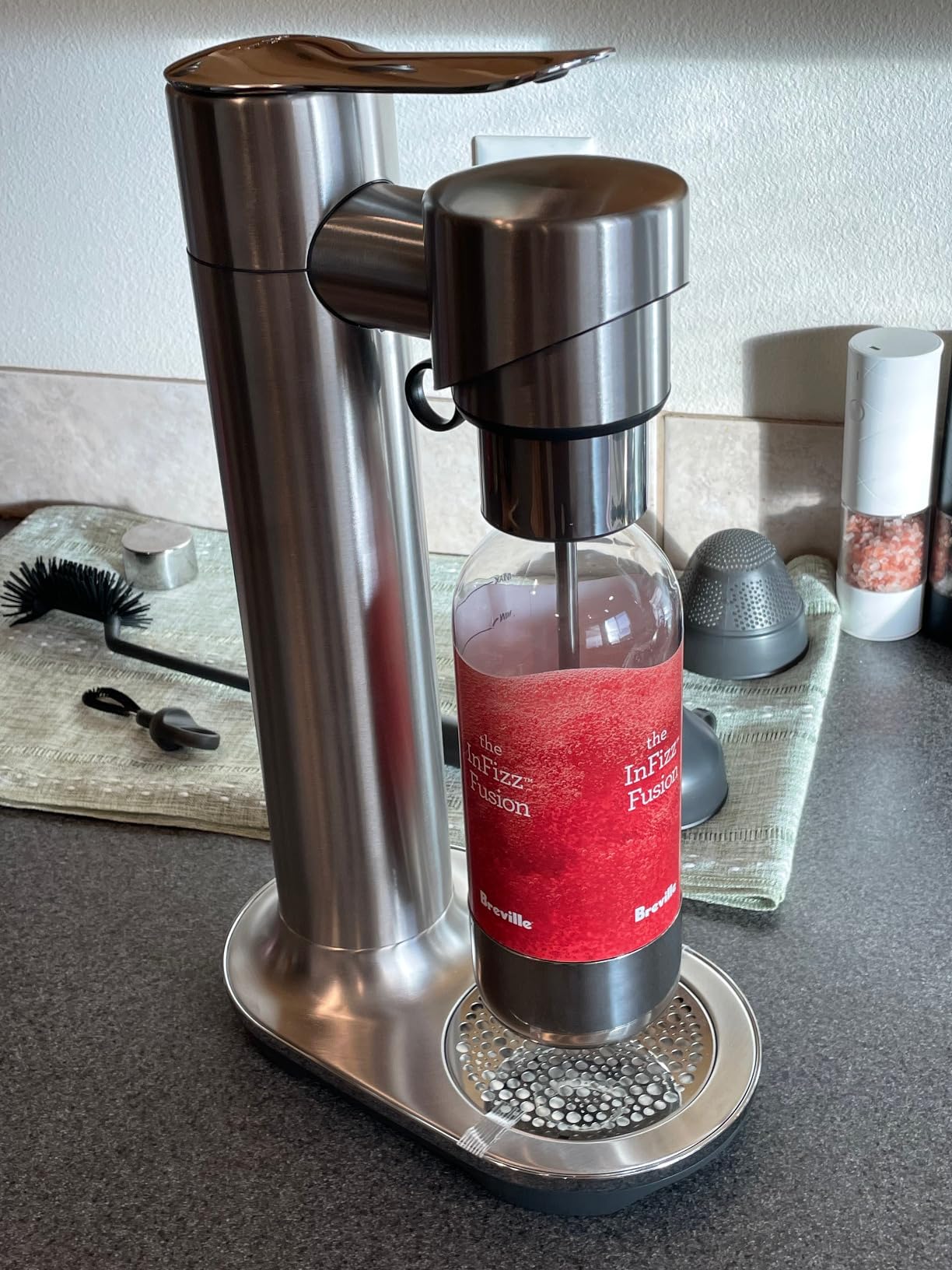 Breville BCA800BSS InFizz Fusion Sparkling Water and Beverage Carbonator, CO2 Cylinder Not Included, Brushed Stainless Steel customer photo 2