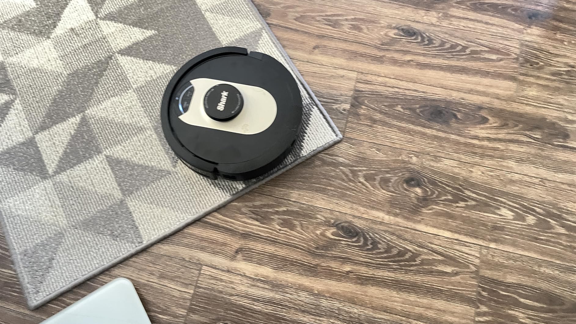 Shark Plus 2in1 Robot Vacuum & Mop with Sonic Mopping, Home Mapping, HEPA Bagless Self Empty Base, CleanEdge, for Pet Hair, WiFi, Black/Mocha, AV2630WA, for Carpets & Hardfloors customer photo 1