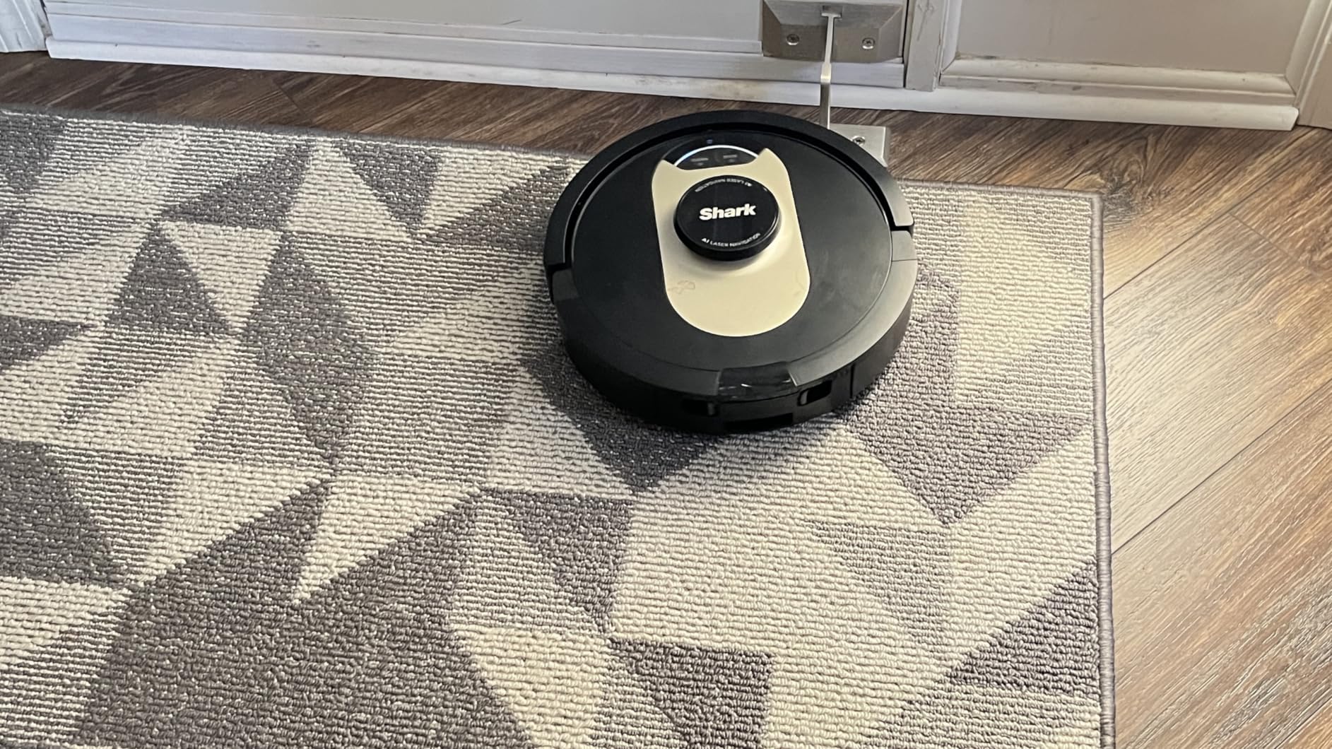 Shark Plus 2in1 Robot Vacuum & Mop with Sonic Mopping, Home Mapping, HEPA Bagless Self Empty Base, CleanEdge, for Pet Hair, WiFi, Black/Mocha, AV2630WA, for Carpets & Hardfloors customer photo 2