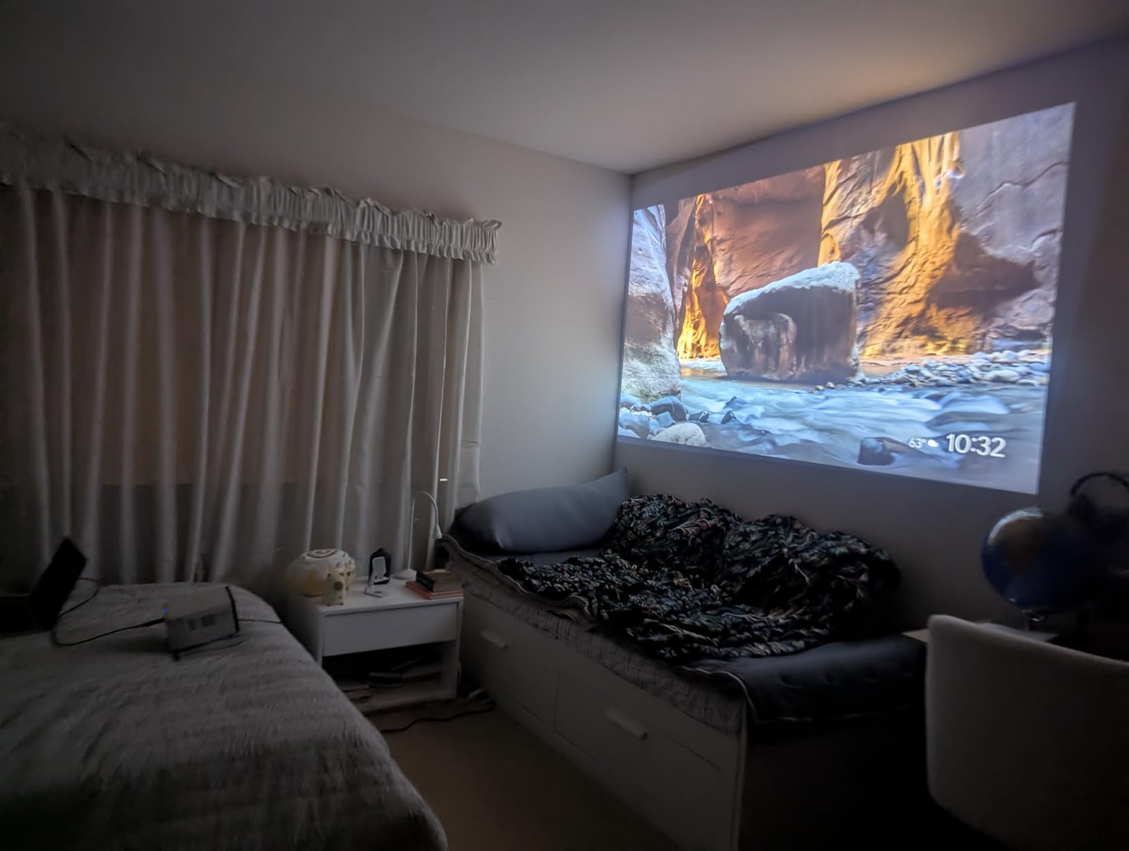 Epson EpiqVision Mini EF21 Portable Smart Laser Projector, Bright 1,000 Lumens, FHD 1080p HDR, 3-Chip 3LCD, Google TV, Netflix, Stereo Speakers, Family Party/Outdoor Backyard/Home Theater - White customer photo 1