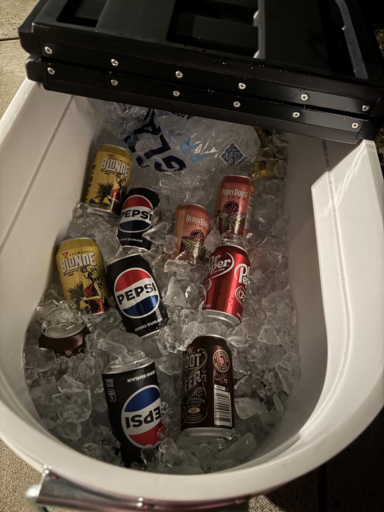 Permasteel Rolling Patio Cooler - Large Outdoor Ice Chest with Wheels, Beverage Cooler for Backyard, BBQ, Tailgate, Beach, Parties, Rustic Farmhouse Design customer photo 1