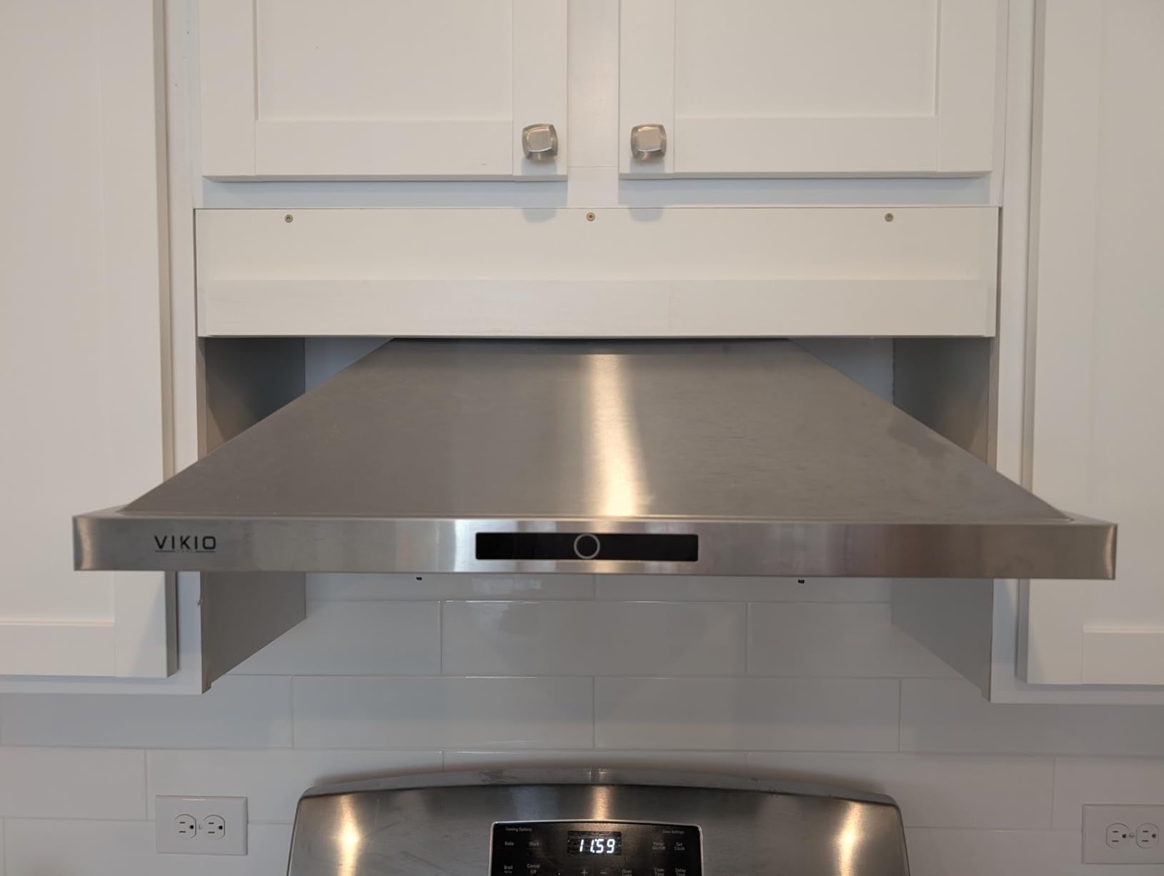 VIKIO HOME Wall Mount Range Hood 30 inch, 580 CFM, Ducted/Ductless Convertible, Stainless Steel Kitchen Vent Hood with 3-Speed Fan and LED Lights customer photo 2