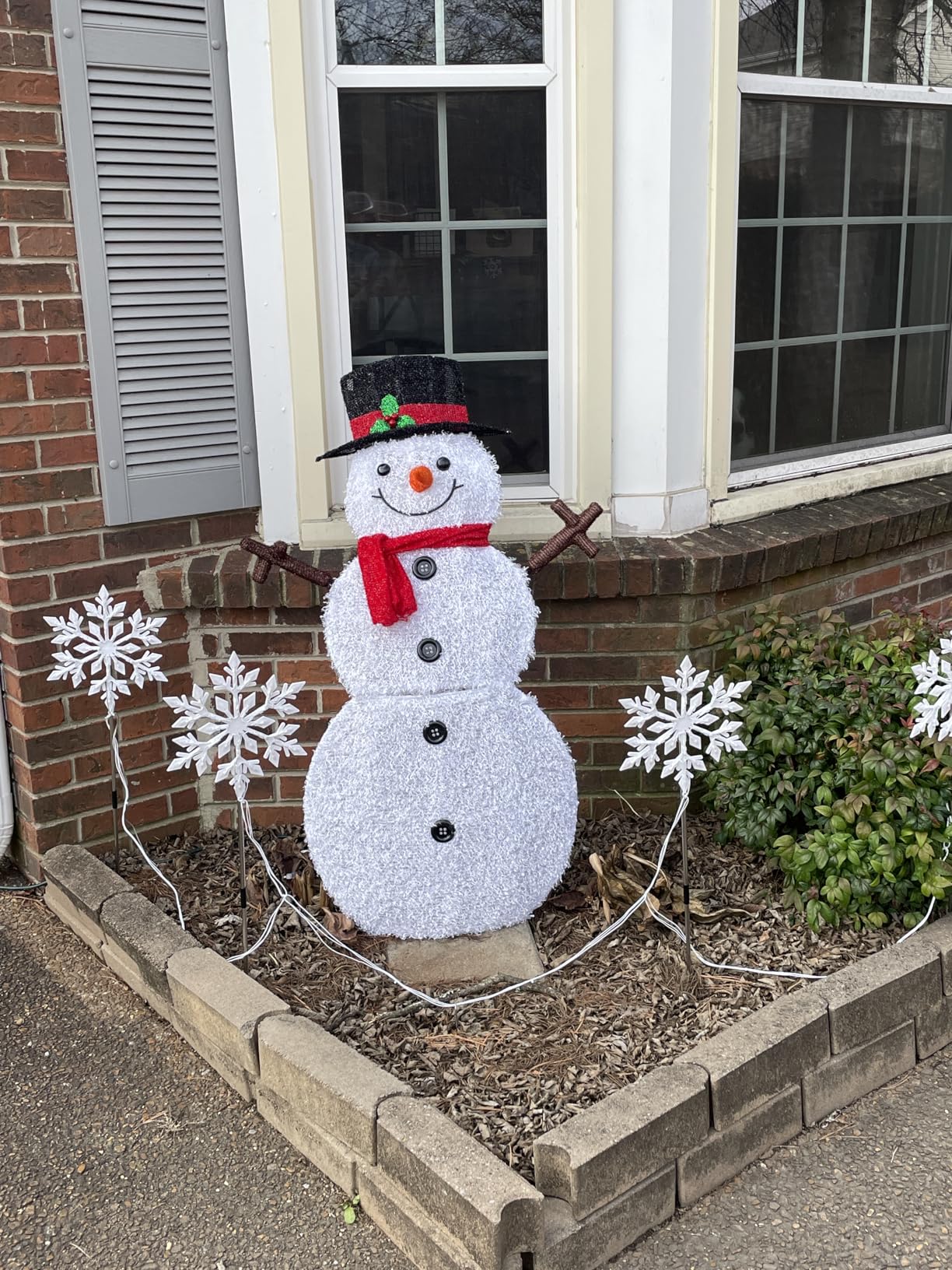 Best Choice Products 4ft 4-Piece 2D Lighted Christmas Snowman Family Set, Large Outdoor Yard Decor Holiday Decoration w/ 160 Twinkling LED Lights customer photo 1