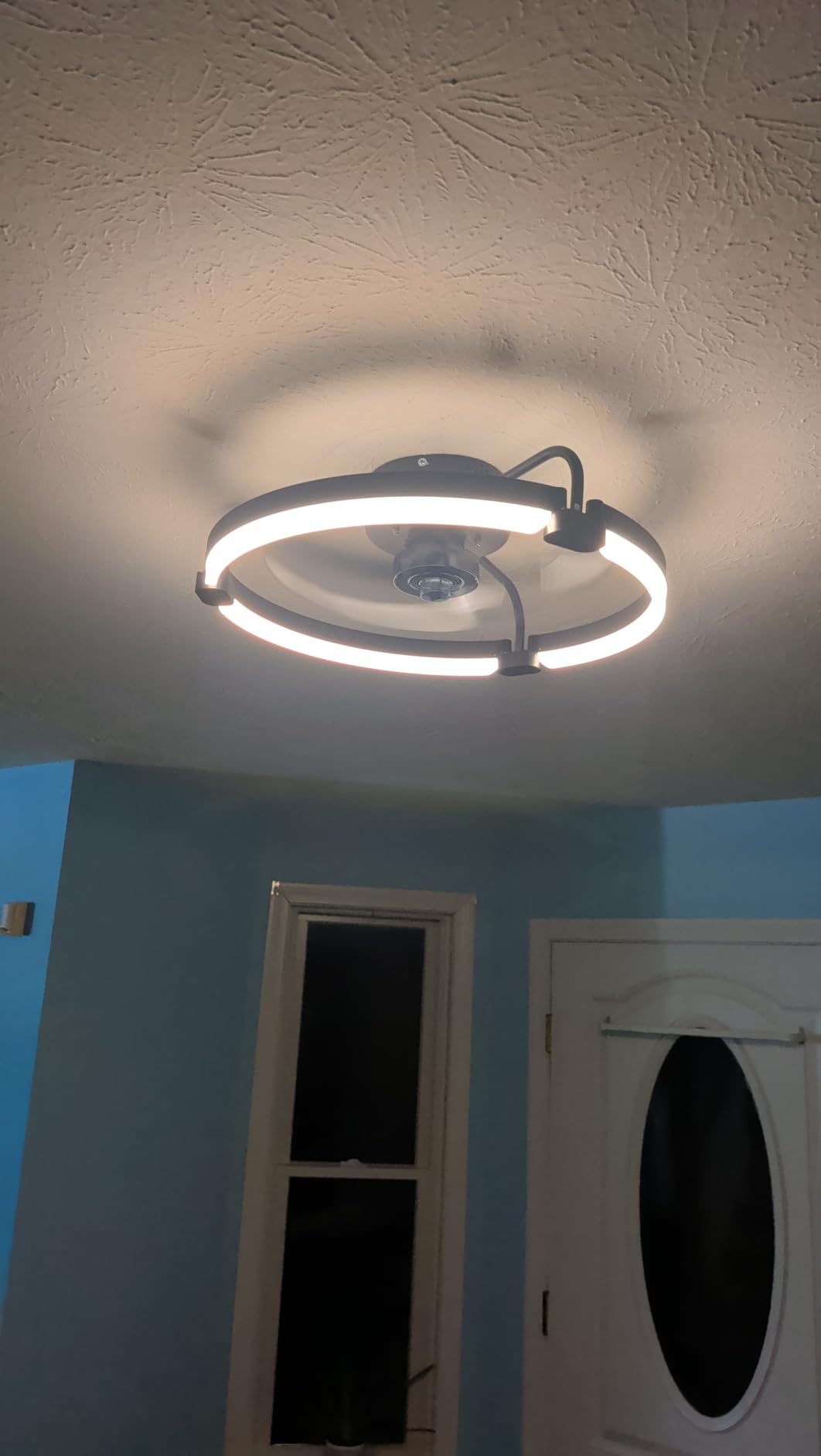 Ensenior Ceiling Fans with Lights and Remote, 20'' Low Profile Ceiling Fan Flush Mount, APP Control, 6 Speed, 3CCT, Quiet Reversible DC Motor, Dimmable Modern Ceiling Fan with Light for Bedroom, Black customer photo 2