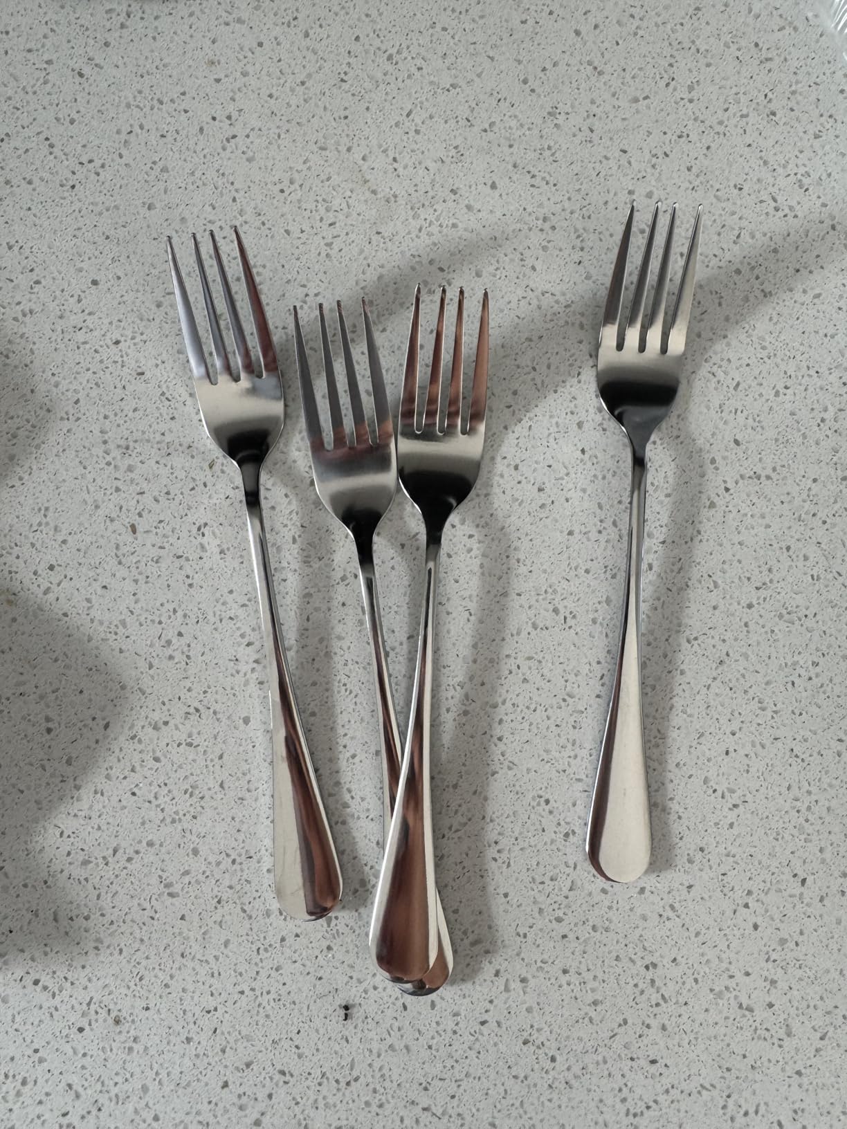 20 Piece Silverware Set, Stainless Steel Flatware Set for 4 Food Grade Novelty Flatware Cutlery Utensil Set Include Knife Fork Spoon Mirror Polished Dishwasher Safe customer photo 1