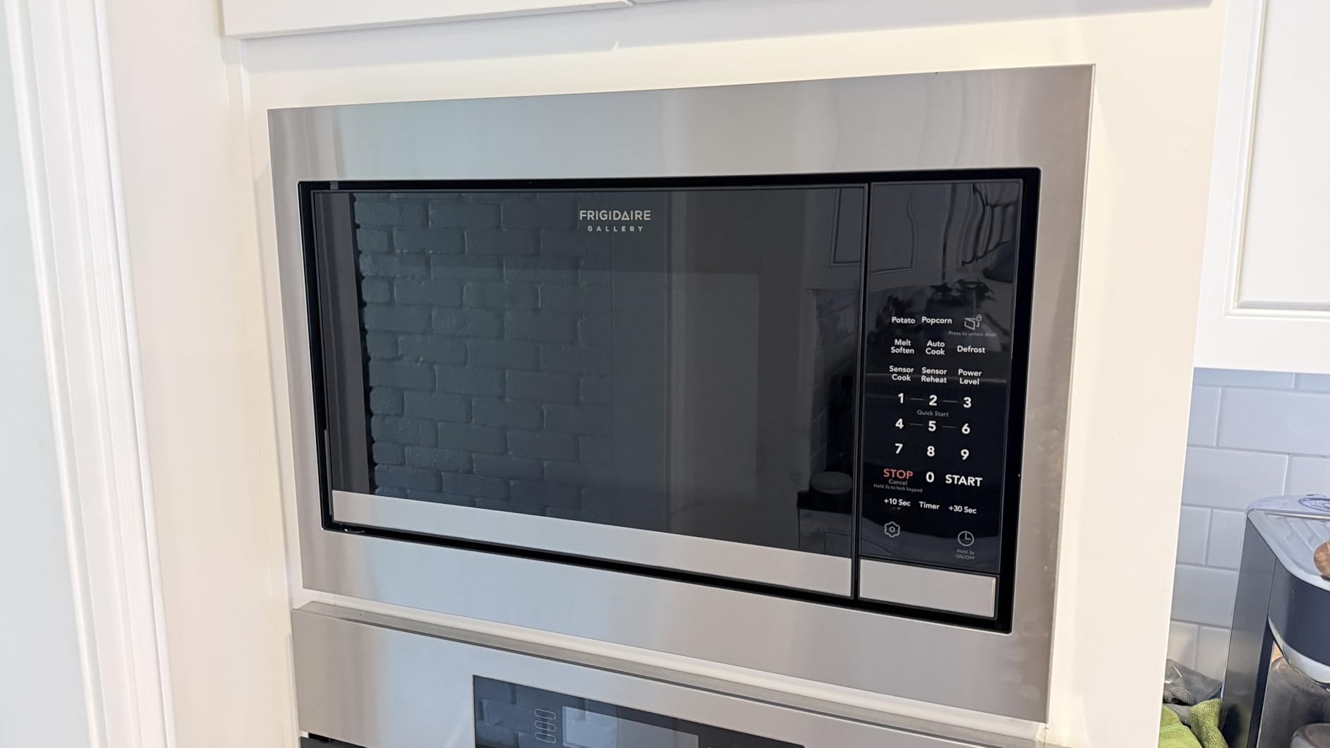 Frigidaire Gallery Series GMBS3068BF 2.2 cu. ft. Built-in Microwave Oven, Trim Kit Sold Separately customer photo 1