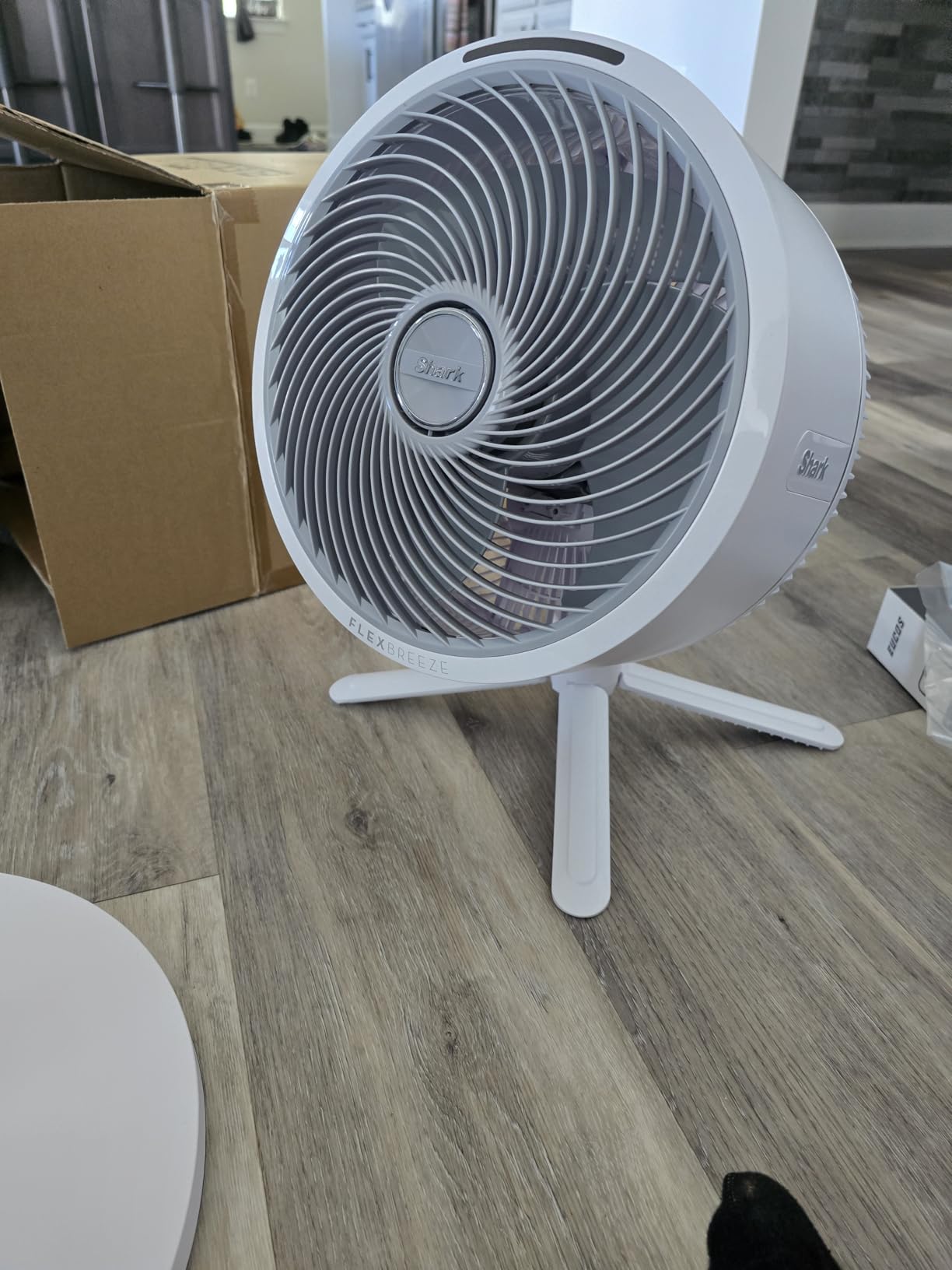 Shark FlexBreeze Pro Mist Fan - Indoor & Outdoor, Integrated Misting, Pedestal to Tabletop, Corded or Cordless, Up to 24-Hr Battery, FA302 customer photo 1