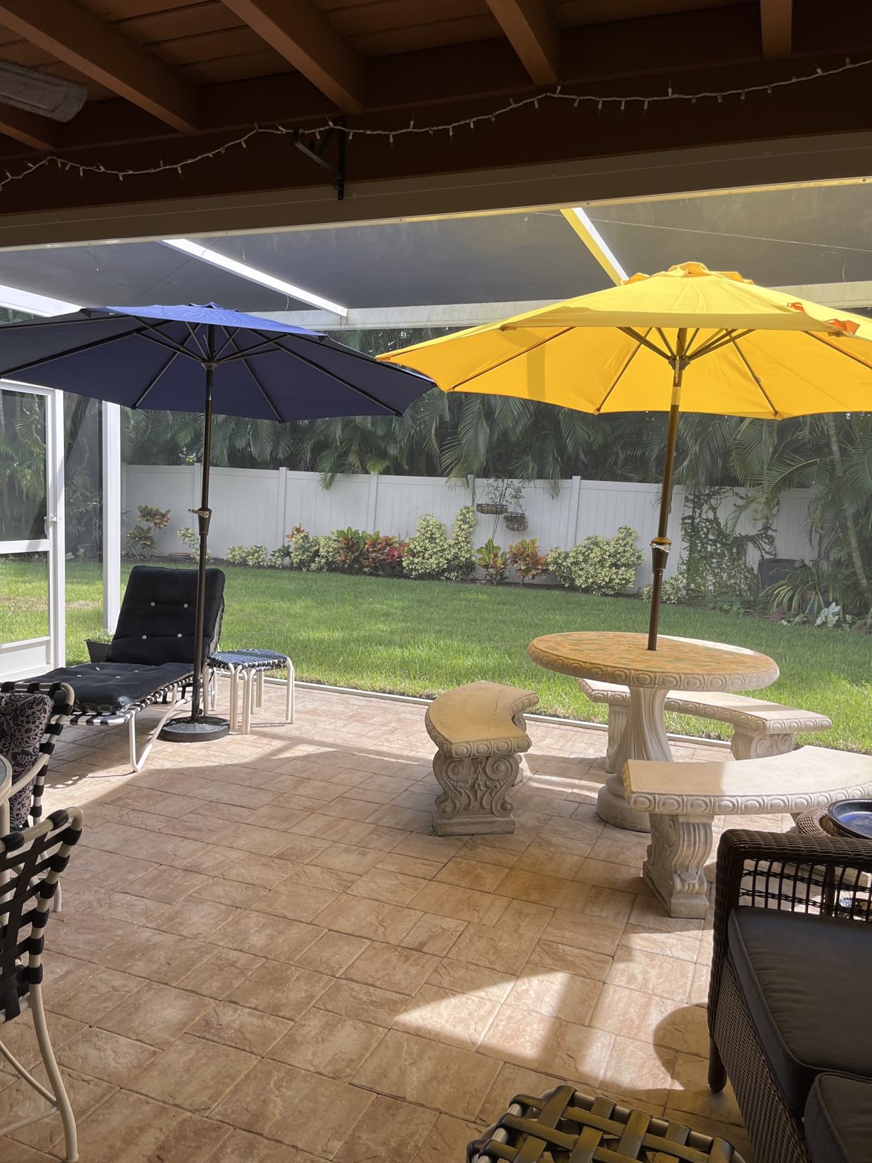 AreShark 9 FT Patio Umbrella for Outdoor, Outdoor Umbrella with Push Button Tilt and Crank, Outdoor Patio Umbrellas with 8 Sturdy Ribs customer photo 1