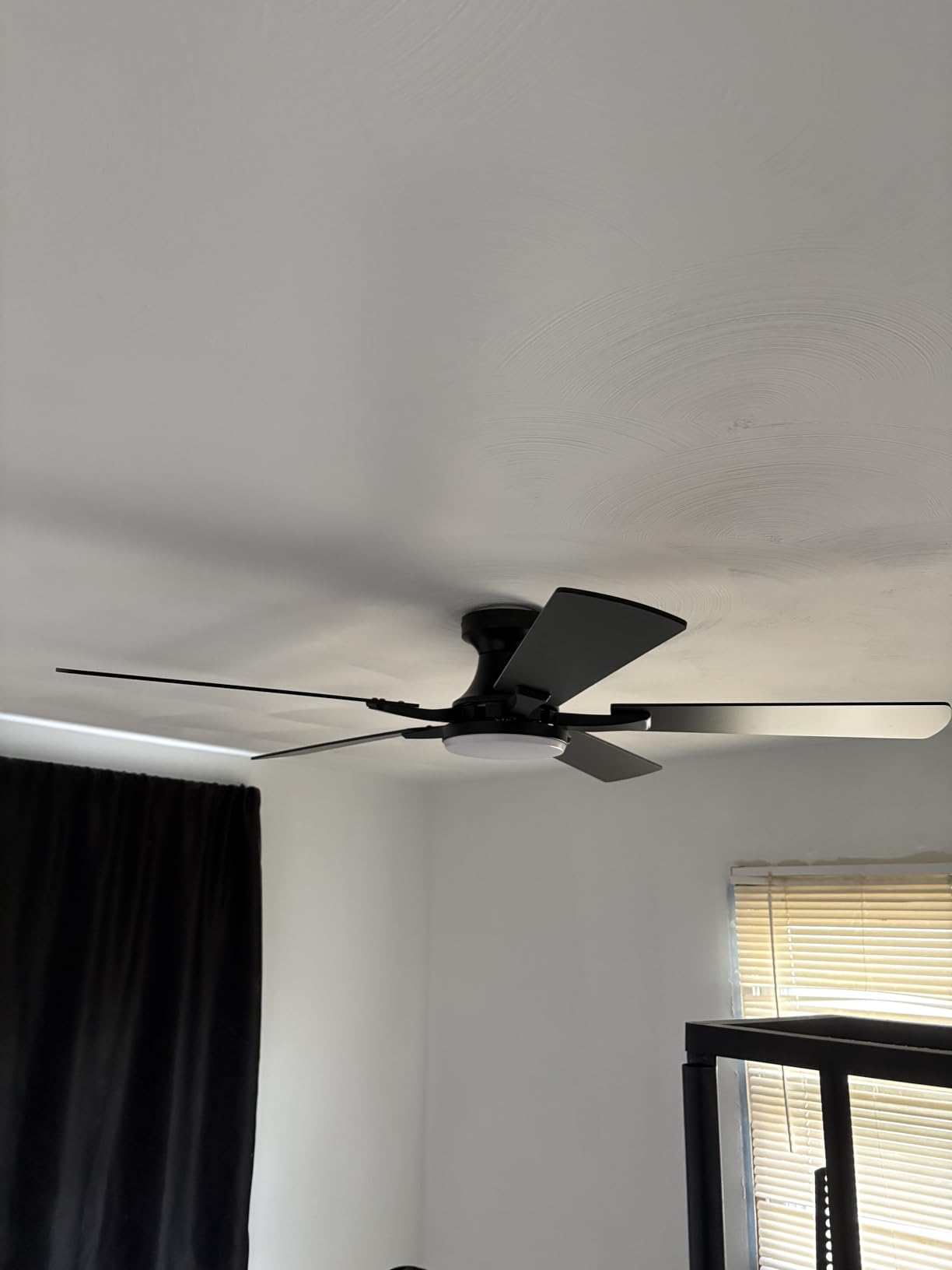 ZMISHIBO 52 Inch Ceiling Fan with Light, App&Remote Control, Flush Mount Low Profile, Dimmable 20W LED Light, Quiet Reversible Motor for Bedroom, Living Room, Apartment, Black customer photo 1