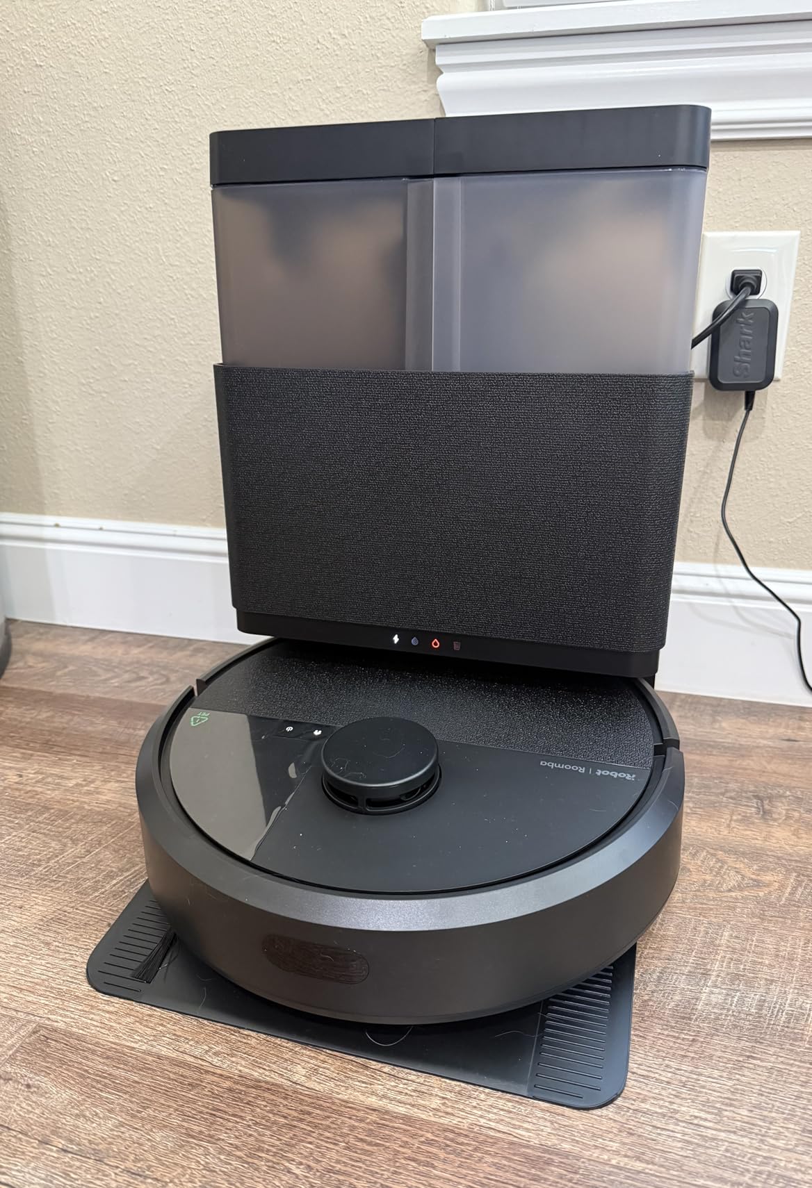 iRobot Roomba Plus 405 (G181) 2in1 Vacuum & Mop Robot with AutoWash Dock - Dual Spinning, Smart & Fast Mapping, Ideal for Pet Hair, Self-Empties 75 Days, Intense Suction, Pad Washing & Drying customer photo 1