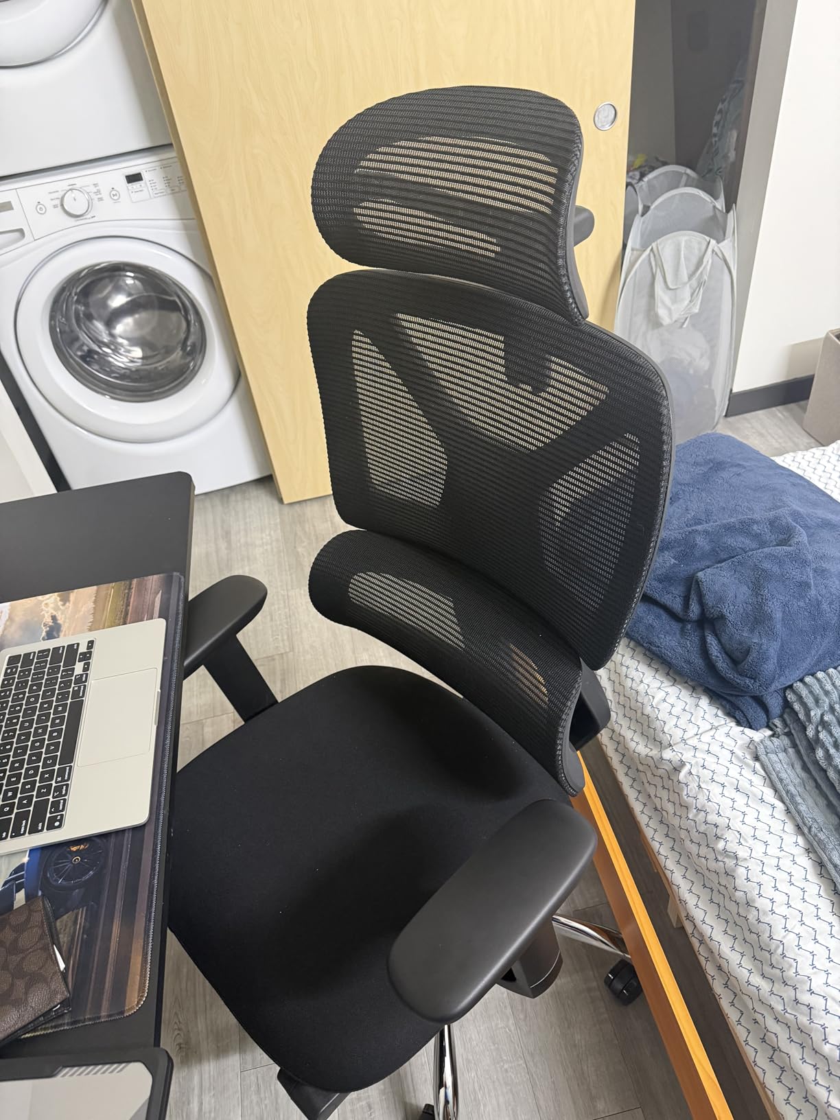 FLEXISPOT ErgoX Premium Ergonomic Office Chair with Footrest- Adjustable 3D Armrests, Dynamic Lumbar Support, Recline & Tilt Function, Mesh Seat, for Home & Office Use,Black customer photo 1