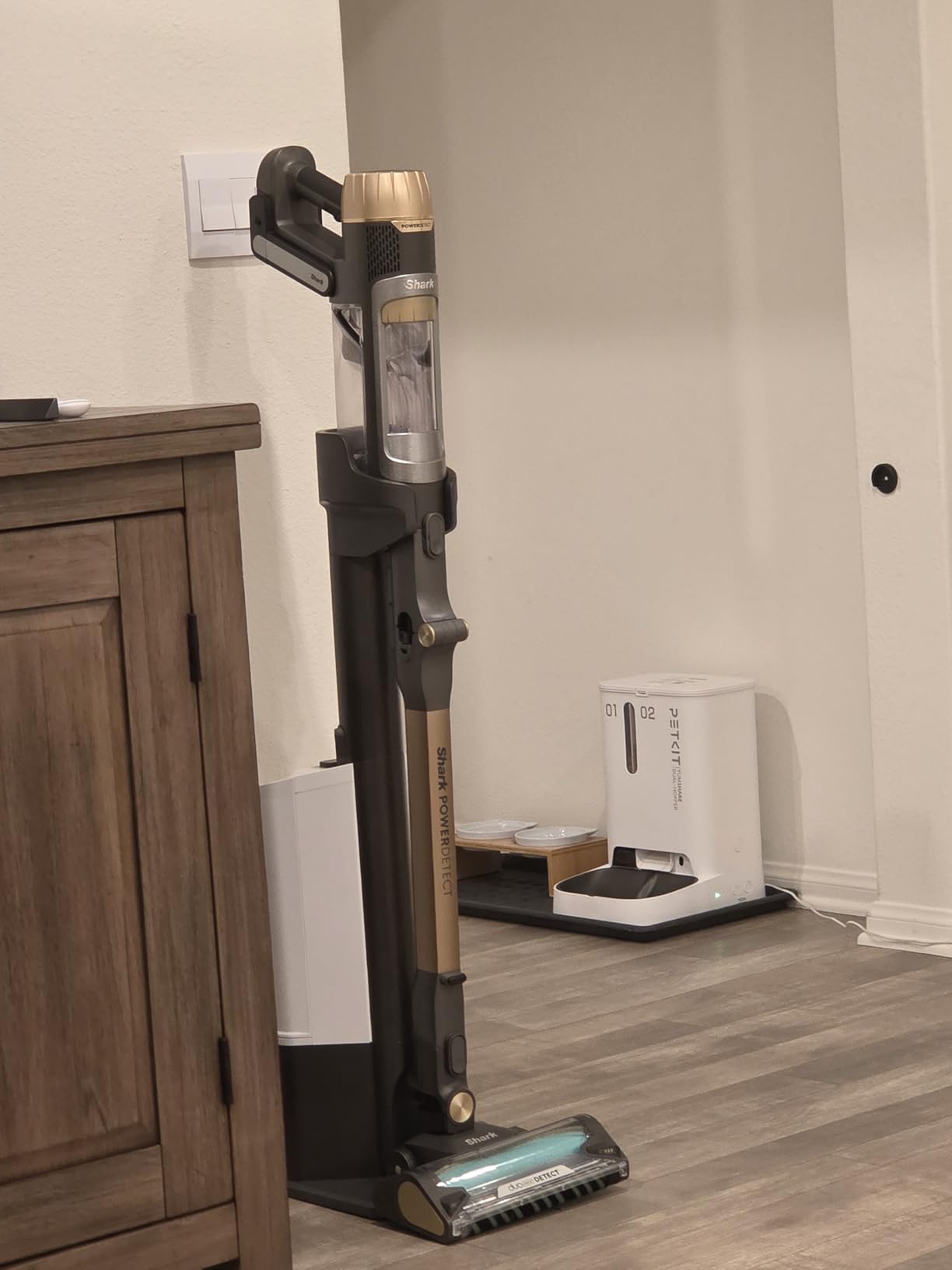 Bissell PowerDetect Pet Plus Clean & Empty Cordless Stick Vacuum & Auto-Empty System, Powerful Suction, HEPA Filtration, Carpet & Hard Floor, Portable customer photo 1