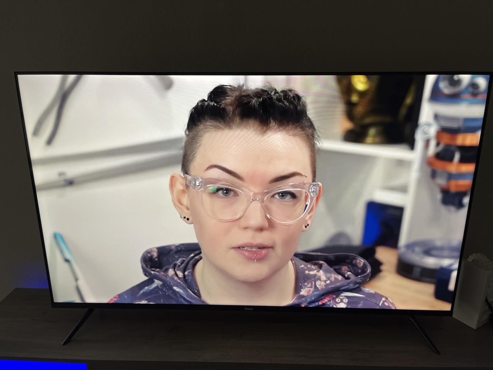 Roku Smart TV - 55-Inch Select Series, 4K HDR TV - Roku TV with Enhanced Voice Remote - Flat Screen LED Television with Wi-Fi for Streaming Live Local News, Sports, Family Entertainment customer photo 1