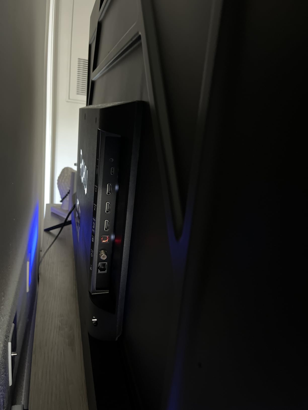 Roku Smart TV - 55-Inch Select Series, 4K HDR TV - Roku TV with Enhanced Voice Remote - Flat Screen LED Television with Wi-Fi for Streaming Live Local News, Sports, Family Entertainment customer photo 2