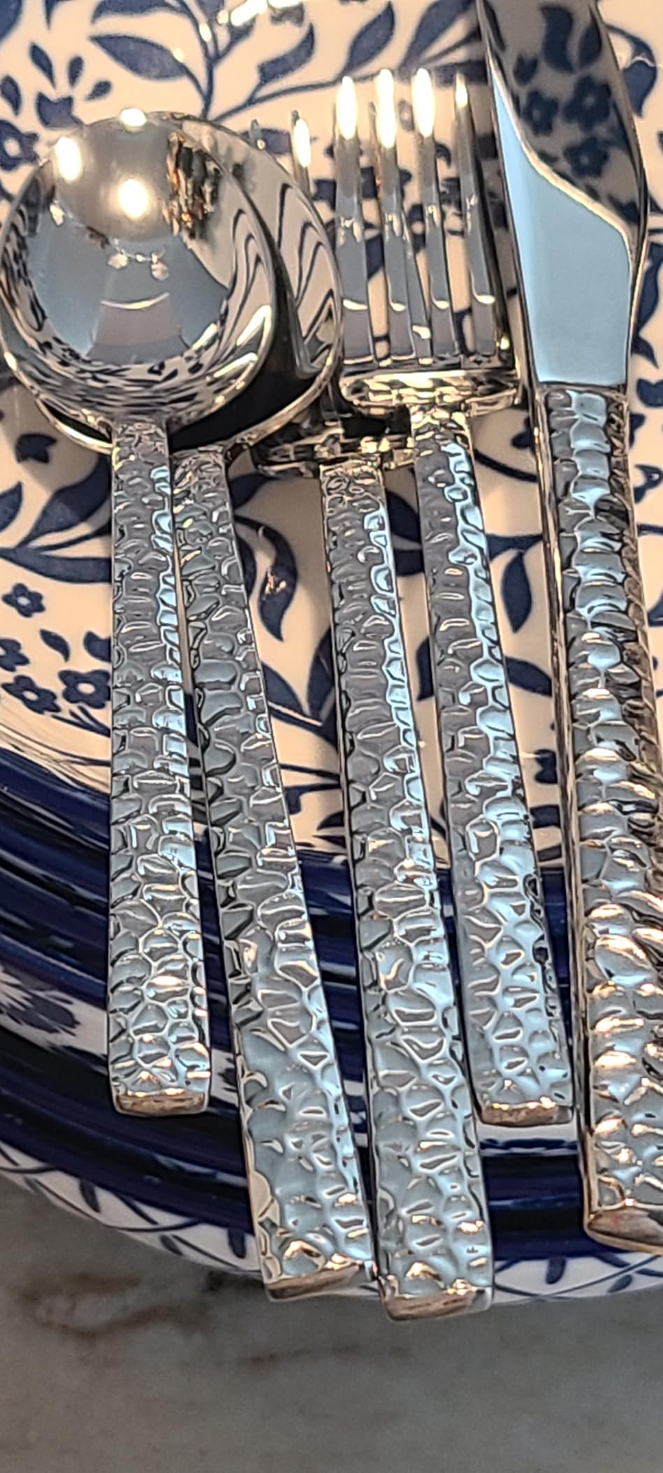 KINGSTONE 40 Piece Hammered Silverware Set, 18/10 Stainless Steel Flatware Set for 8, Cutlery Set for Home, Party, Wedding, Mirror Polished Dishwasher Safe customer photo 2