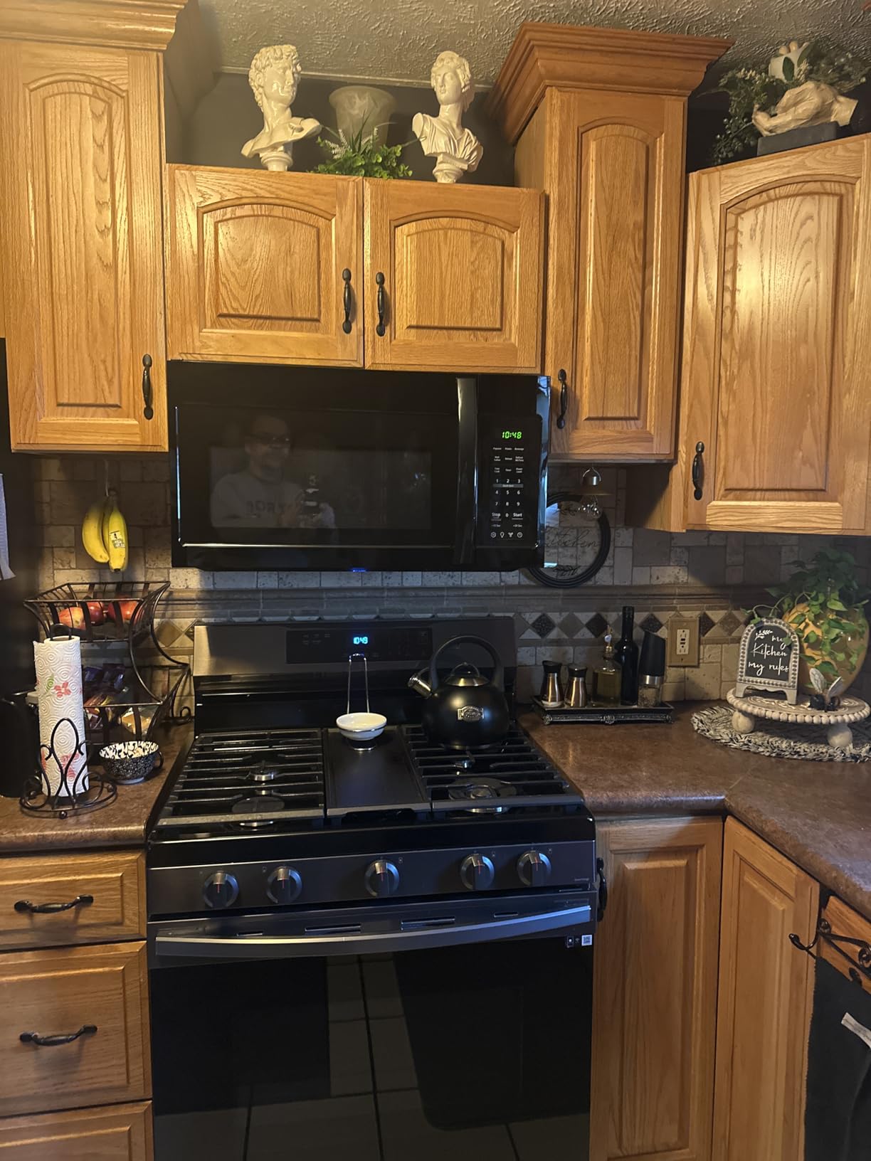 BLACK+DECKER Over the Range Microwave Oven with Vent and One-Touch Auto Cooking, 1.7 cu. ft. OTR Over Stove Microwave, Black, 1000 Watts, EM044K6CF-BK customer photo 1