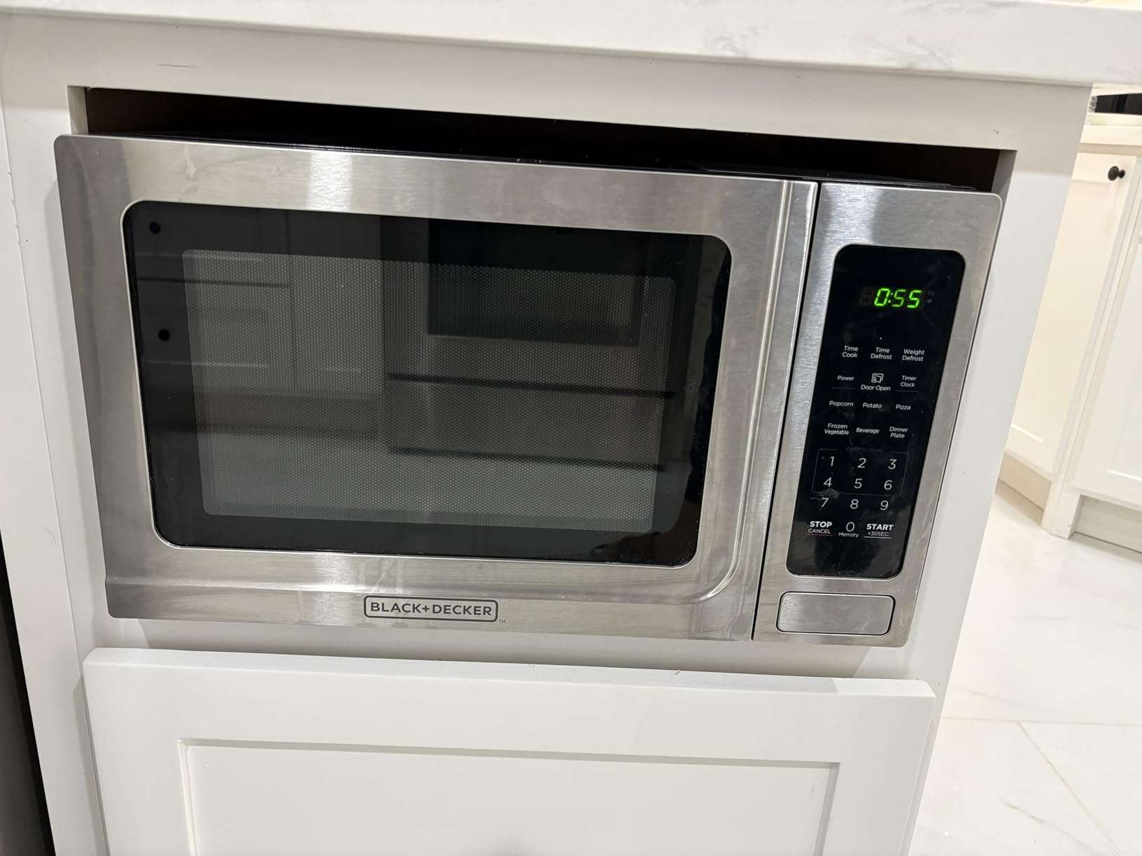 BLACK+DECKER Over the Range Microwave Oven with Vent and One-Touch Auto Cooking, 1.7 cu. ft. OTR Over Stove Microwave, Black, 1000 Watts, EM044K6CF-BK customer photo 2