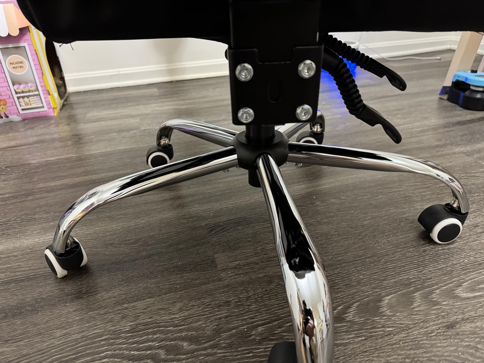 COMHOMA Big and Tall Office Chair Heavy Duty Wide Ergonomic Gaming Chair with Deluxe Embossing Designed Leather with Foot Rest,150 Reclining Adjustable Armrests Pocket Spring Back Support and Pillow customer photo 2