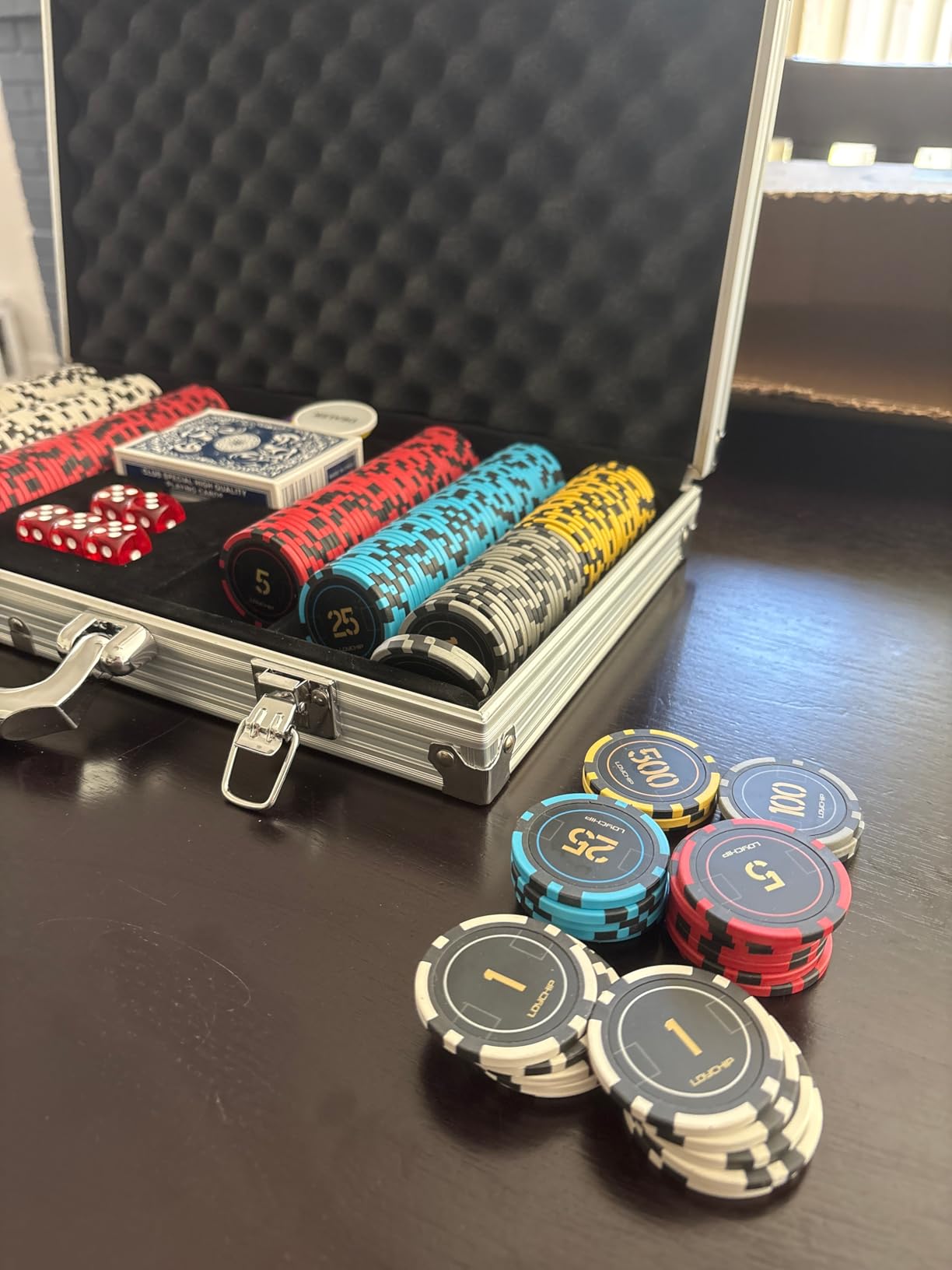300 Piece Poker Set 11.5g Numbered Chips with Aluminum Case 2 Decks Cards Dealer Blind Buttons 5 Dice for Texas Holdemas Blackjack Casino Gaming customer photo 2