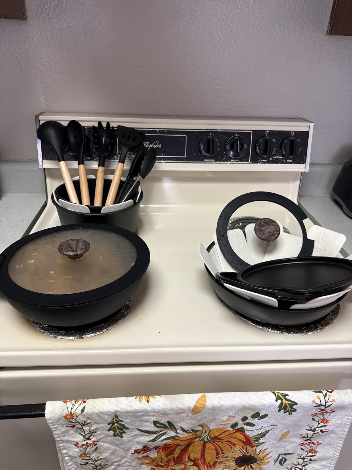 Astercook Non Stick RV Pots and Pans Ceramic Kitchen Cookware Set with Detachable/Removable Handle, Oven Safe, Induction Ready, Stackable, Black, 21 pcs customer photo 1