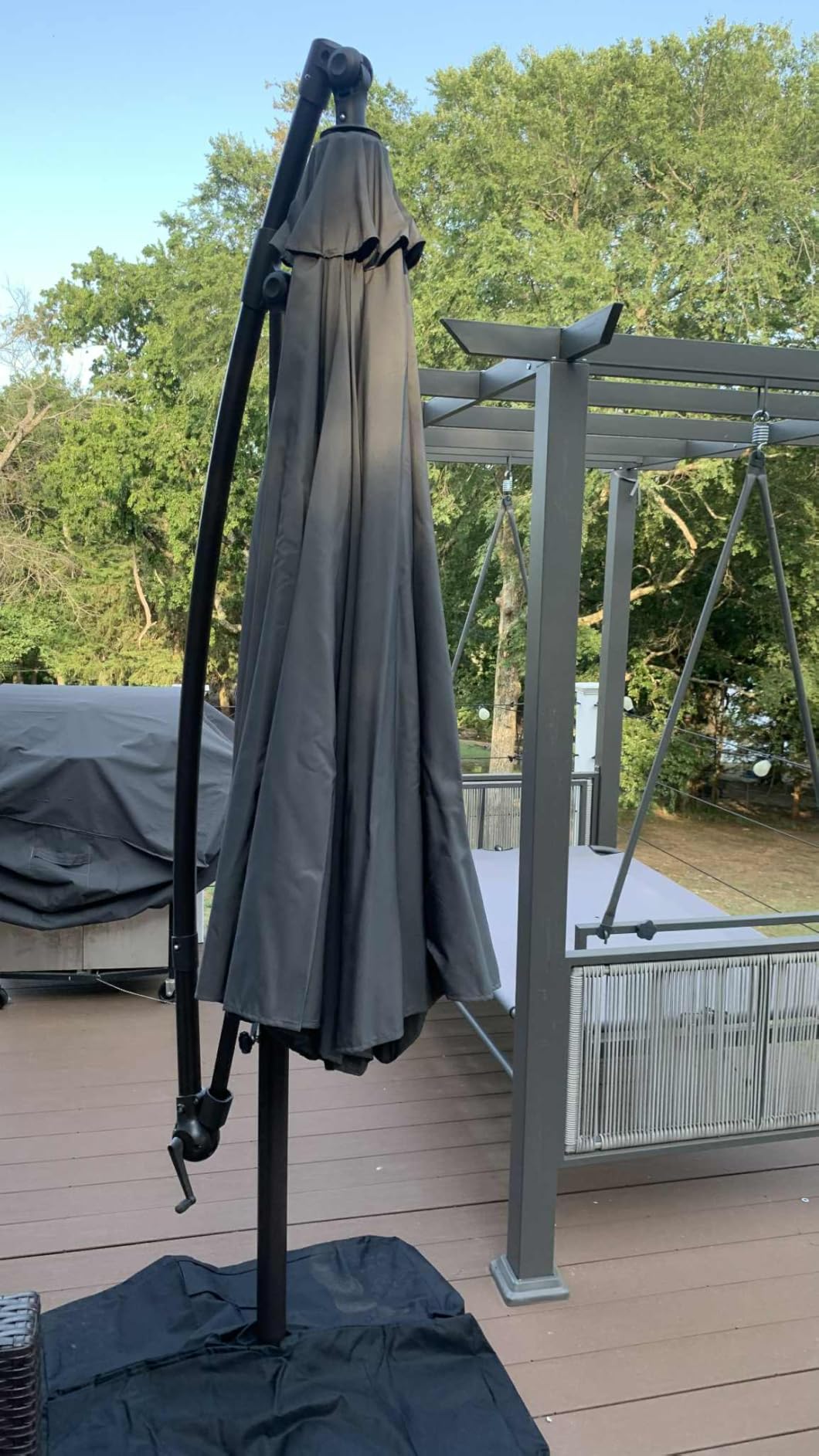 Tangkula 10ft Patio Umbrella with Base, Offset Cantilever Outdoor Umbrella with Infinite Tilt, 360 Degree Rotation, Crank Handle, Sun-Protective Canopy for Pool Deck Garden Backyard (Beige) customer photo 1