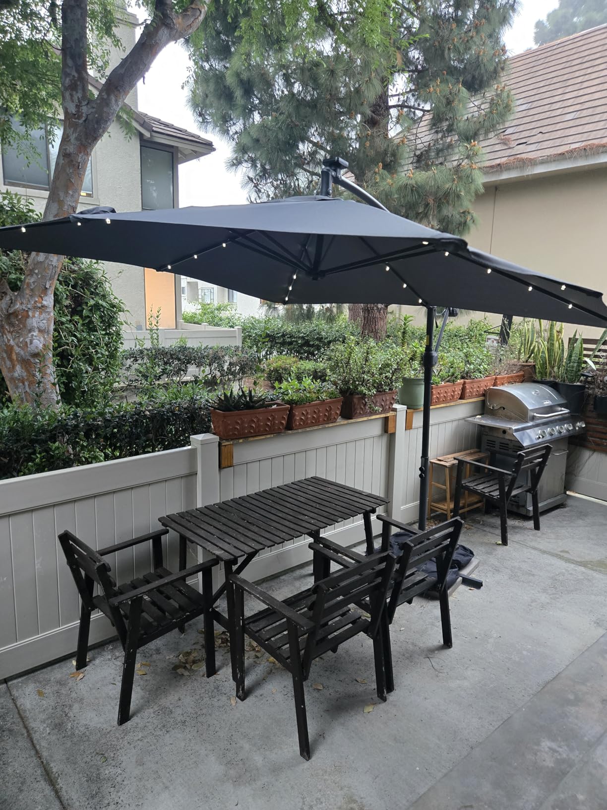 Tangkula 10ft Solar Patio Umbrella with Base Included, Offset Cantilever Outdoor Umbrella with 32 LED Lights customer photo 1